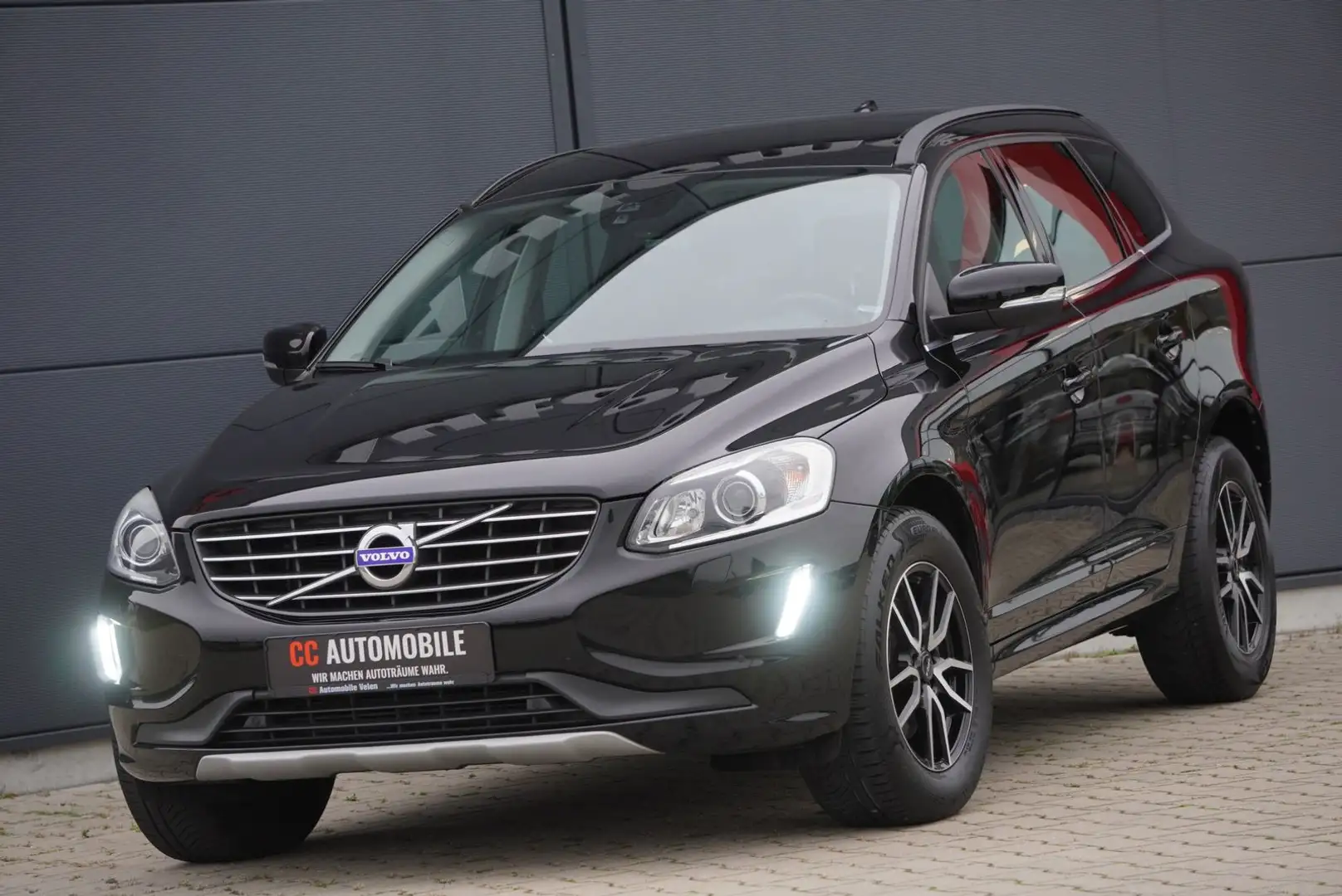 Volvo XC60 Momentum 2WD+Kamera+AHK+Navi+Xenon+Export+ Schwarz - 2