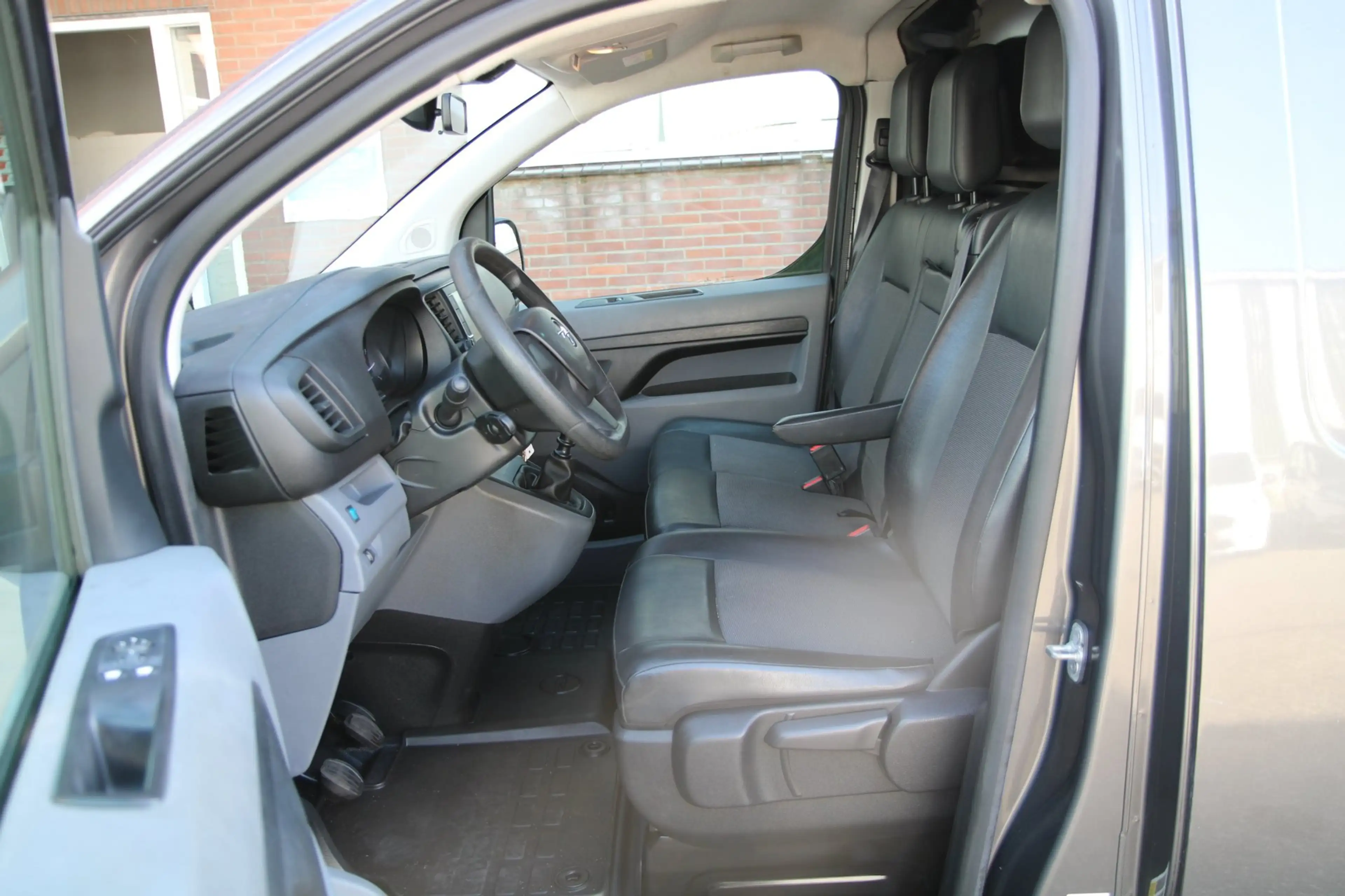 Opel Vivaro 2.0 CDTI L3H1 Edition / Imperiaal / Camera / Trekh — photo 3