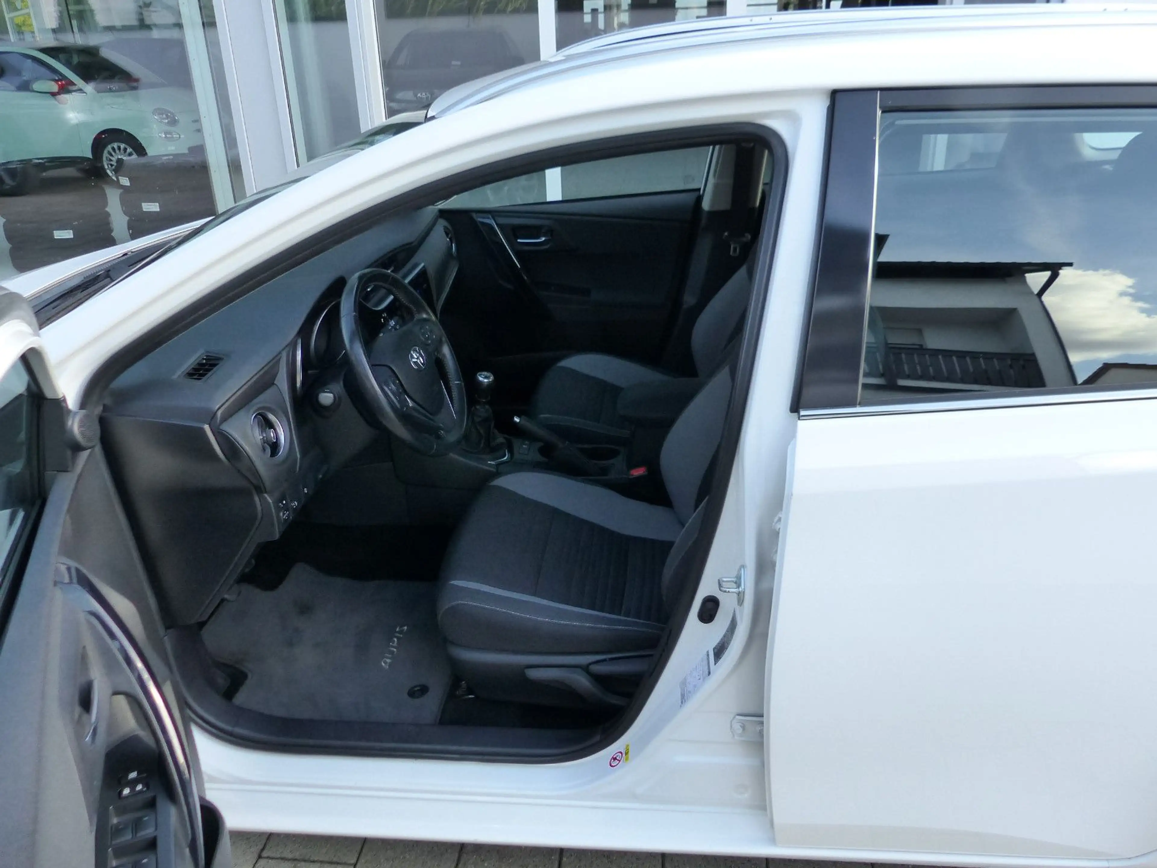 Toyota Auris 1,2 Comfort — photo 12