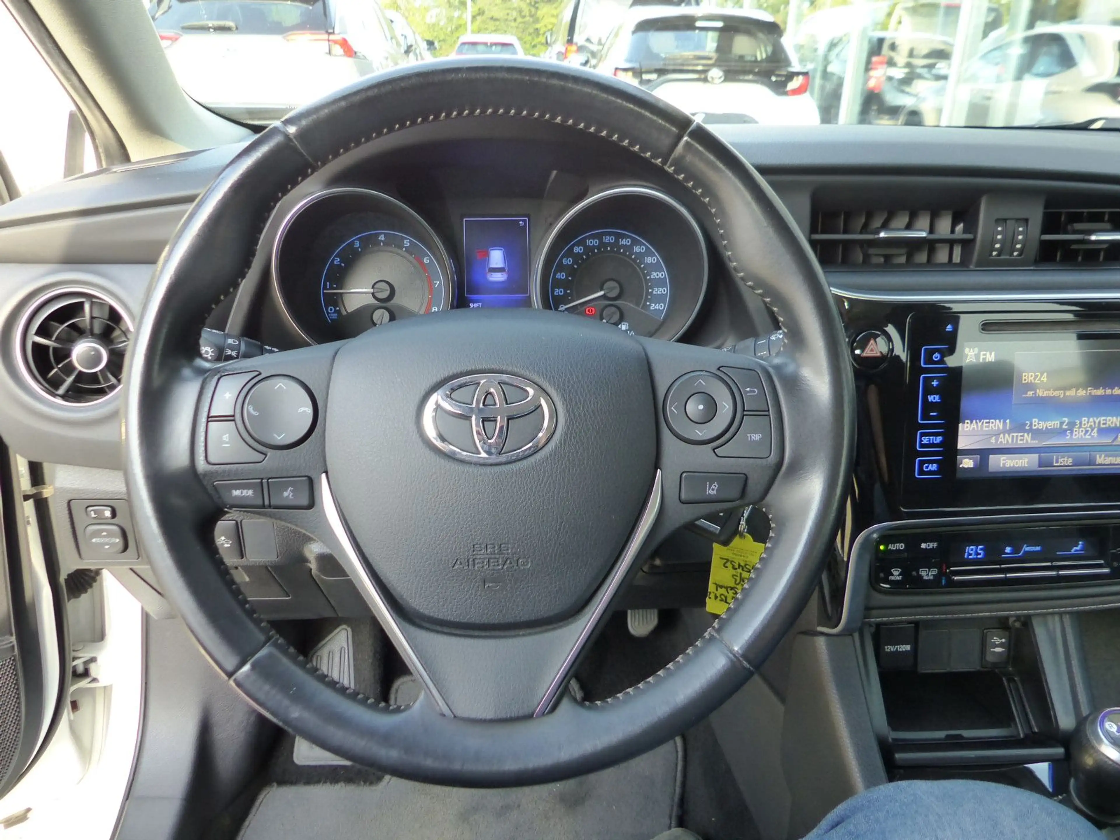 Toyota Auris 1,2 Comfort — photo 13