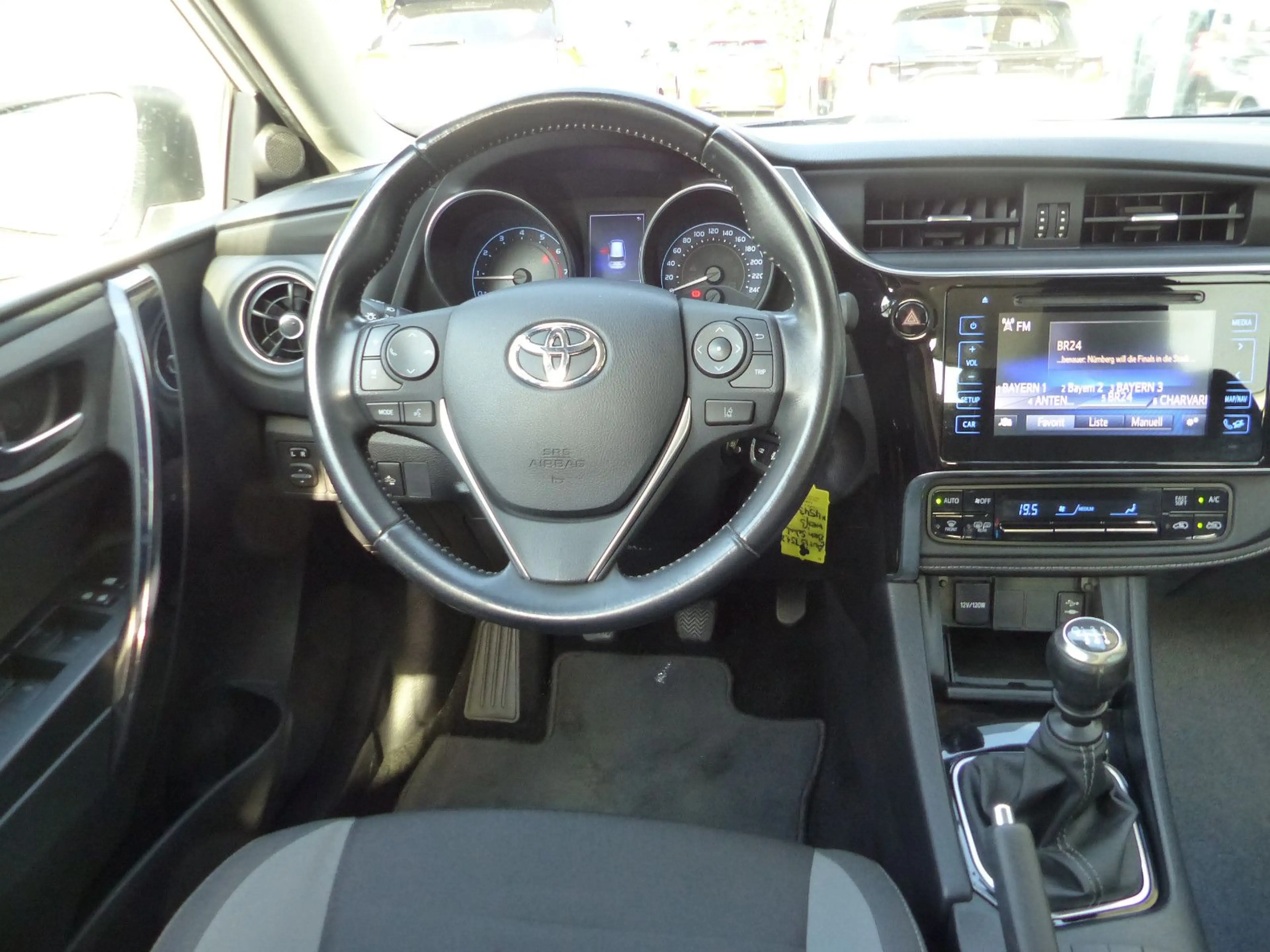 Toyota Auris 1,2 Comfort — photo 9