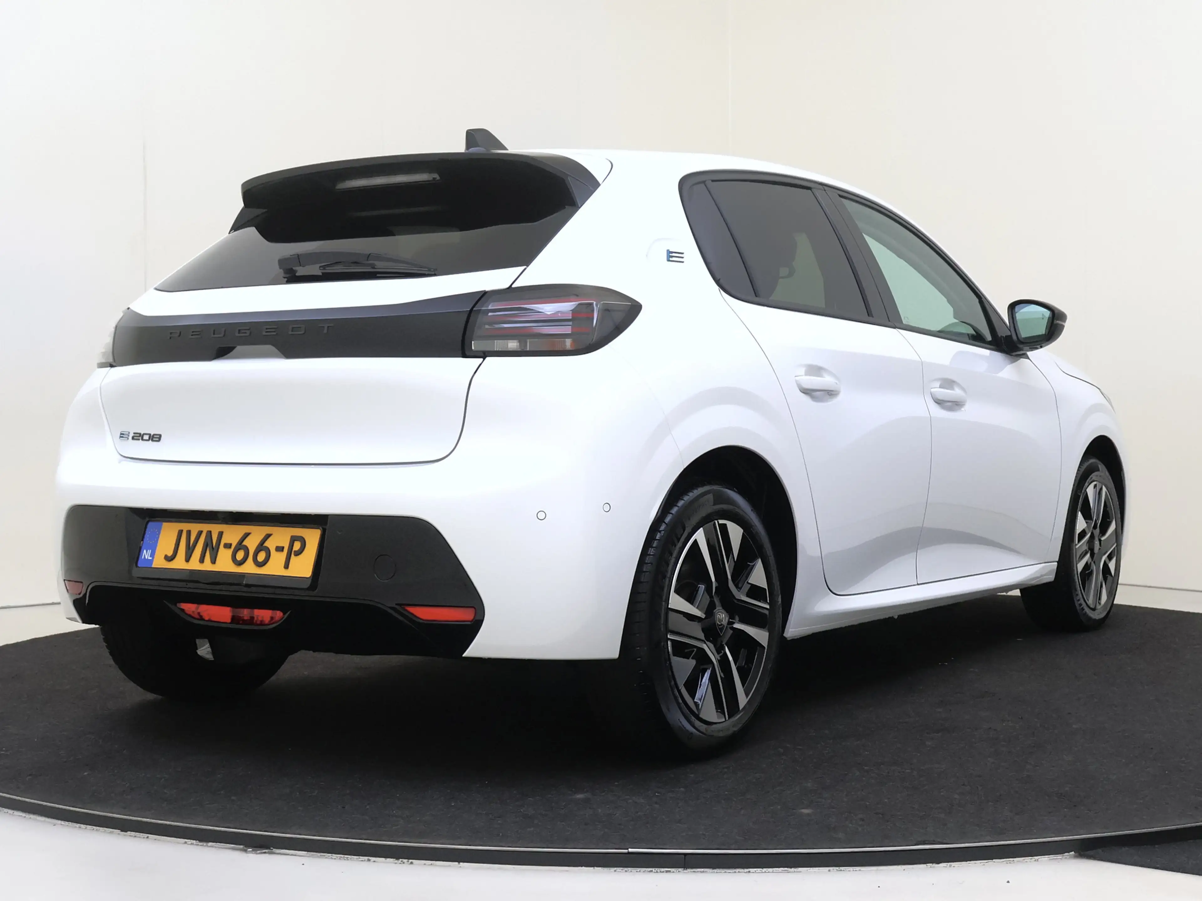 Peugeot e-208 EV Allure 50 kWh YP — photo 11