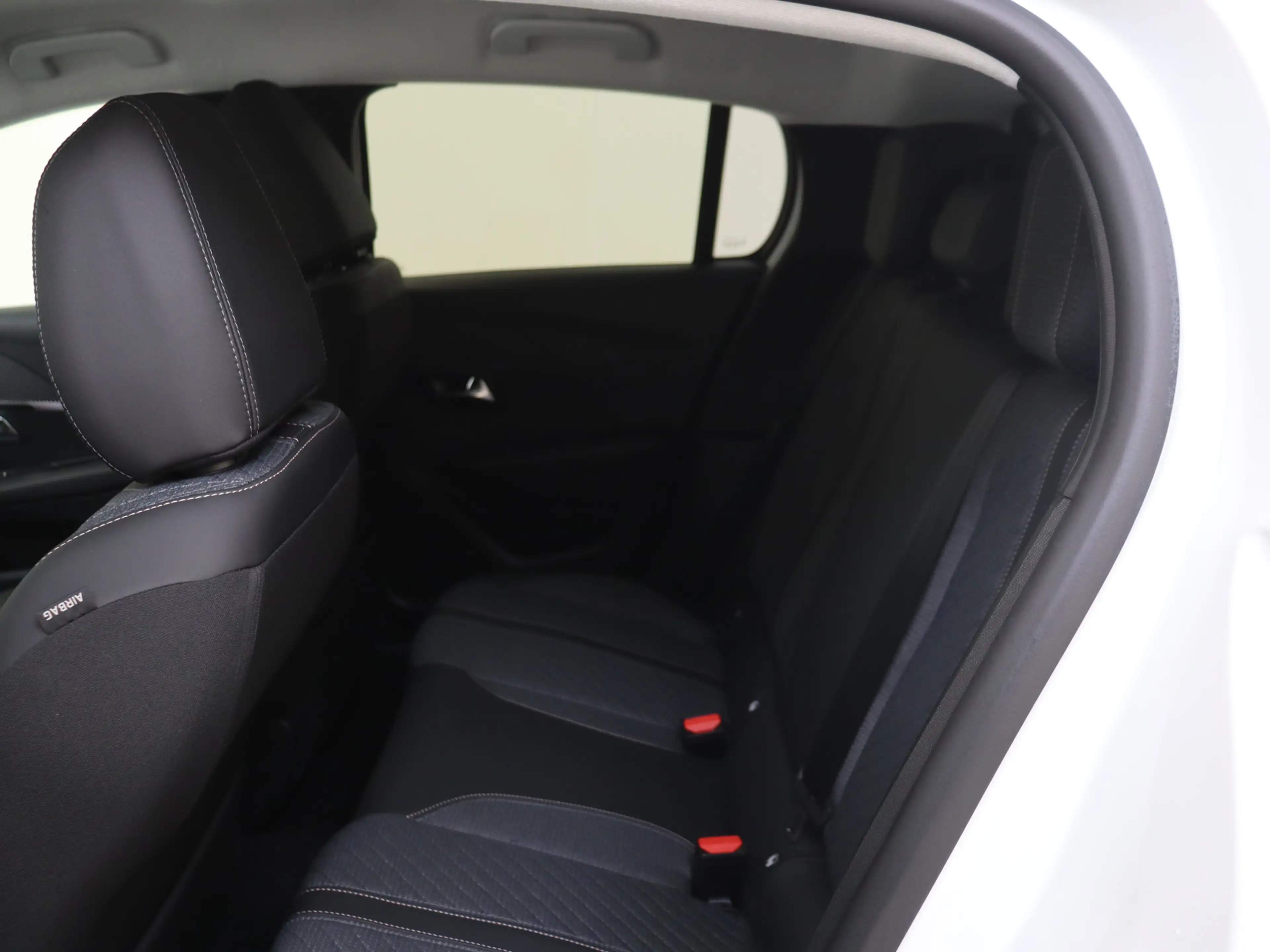 Peugeot e-208 EV Allure 50 kWh YP — photo 12