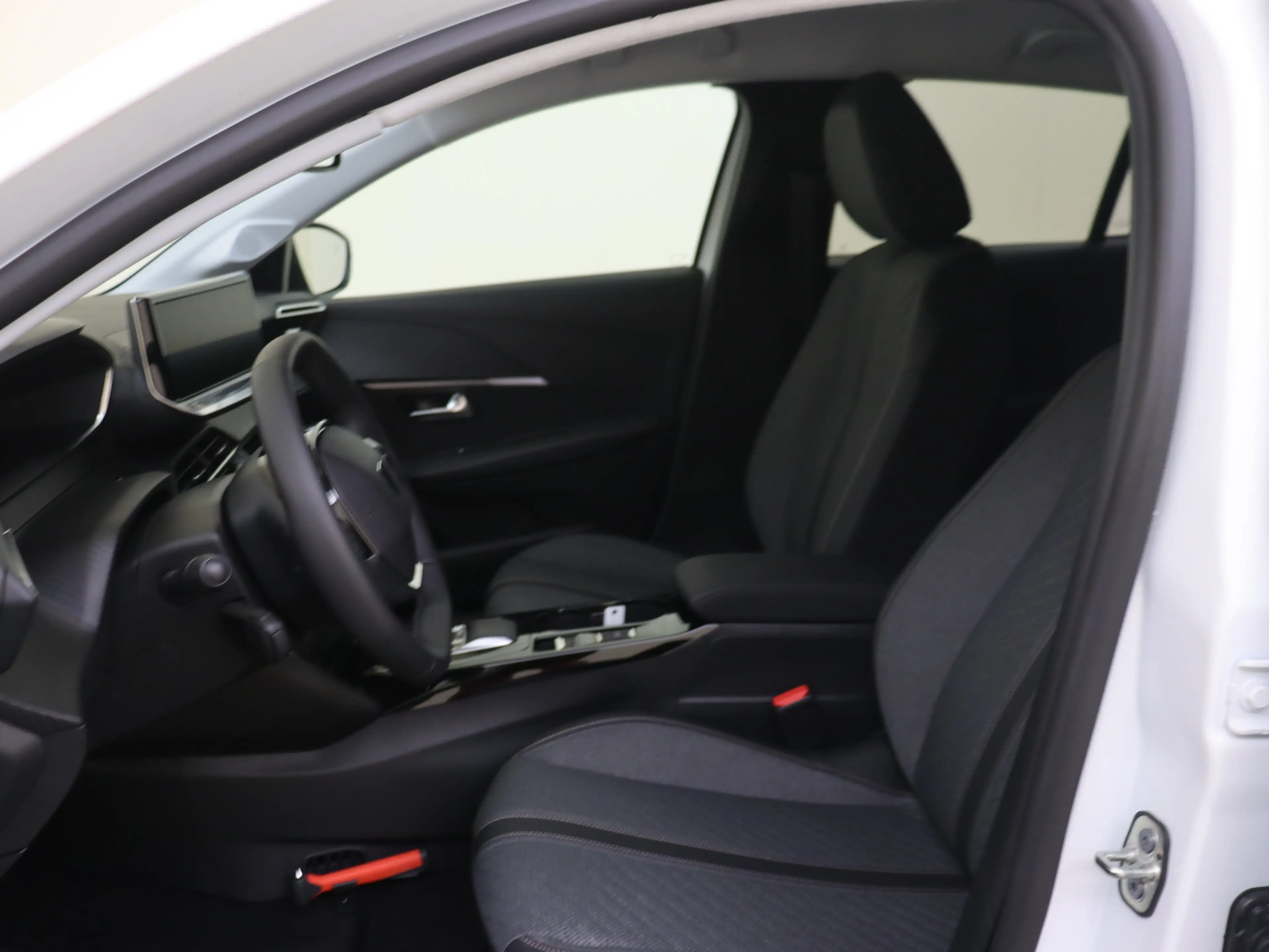 Peugeot e-208 EV Allure 50 kWh YP — photo 10
