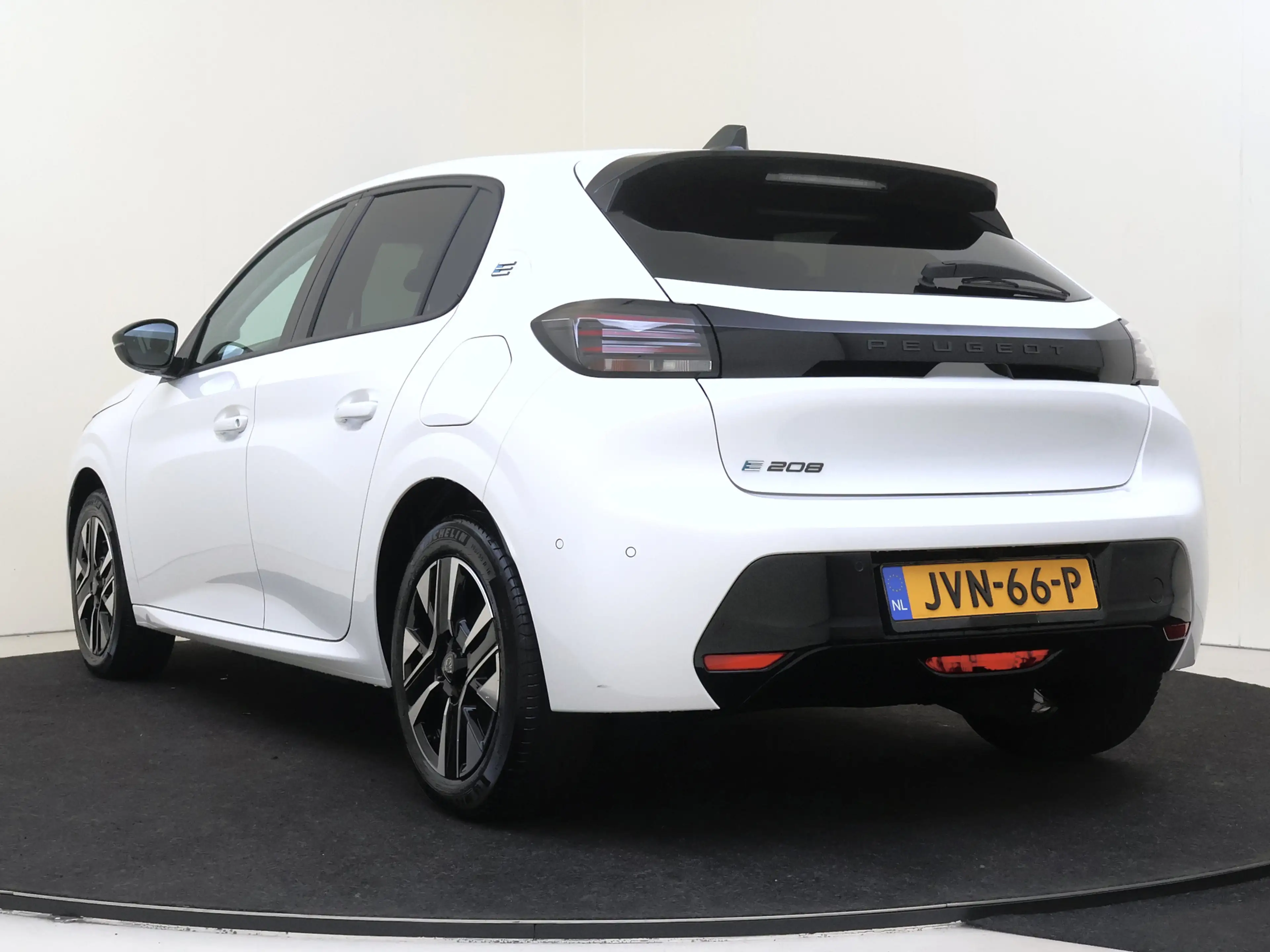 Peugeot e-208 EV Allure 50 kWh YP — photo 4