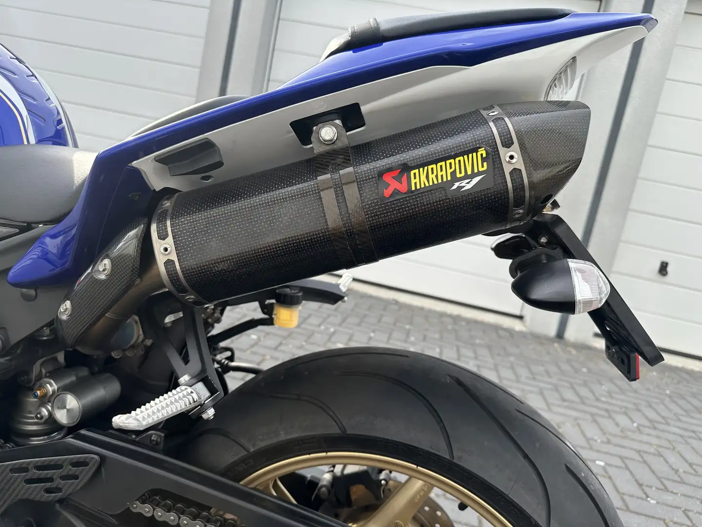 Yamaha YZF-R1 Big Bang Bleu - 1
