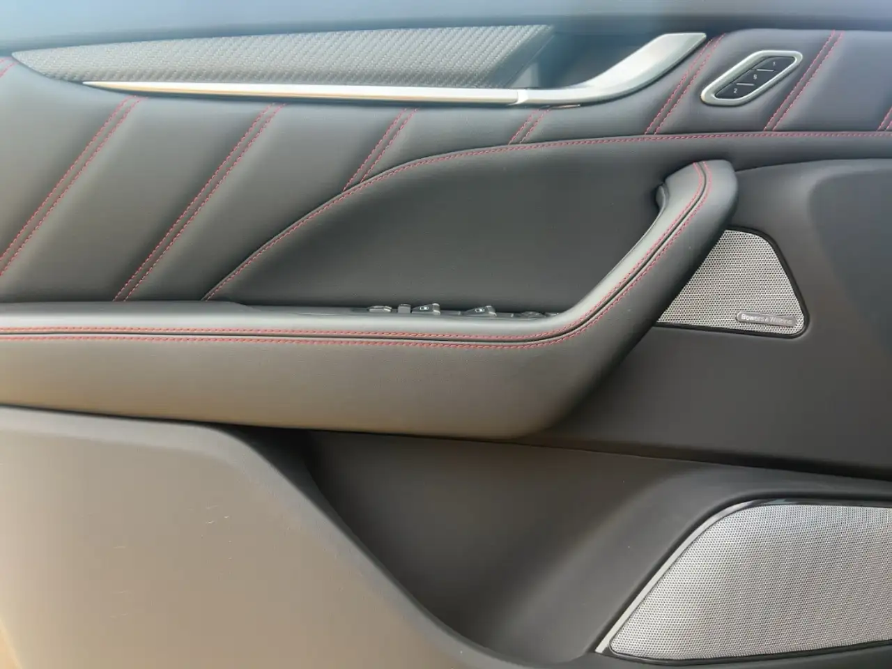 Maserati Levante 2023 — фото 10