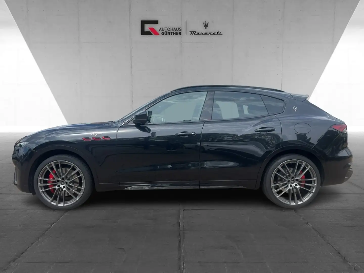 Maserati Levante TROFEO MY23 V8 580PS AWD Nero&Nero Fekete - 2