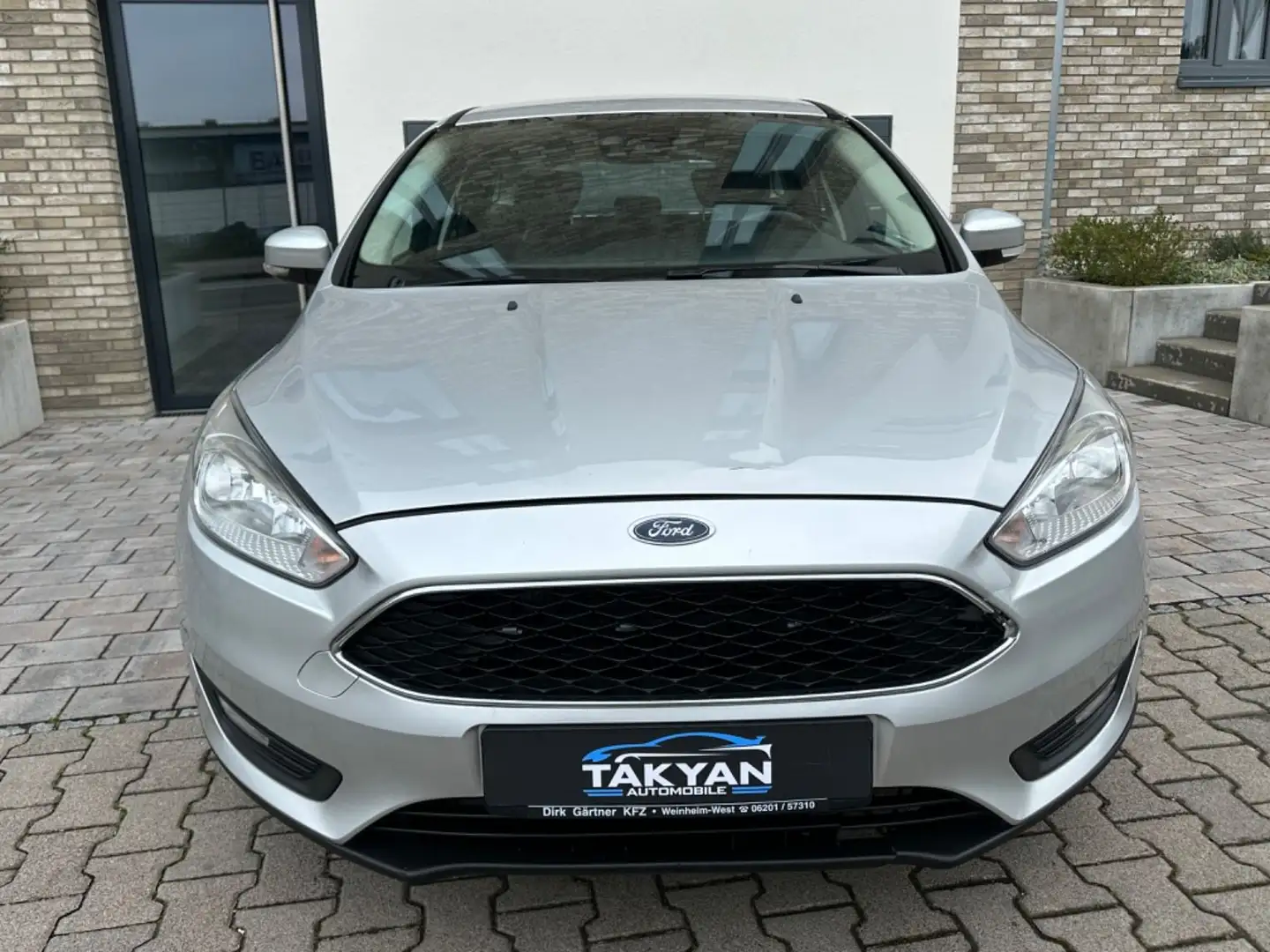 Ford Focus Turnier Business*Automatik*Navi* Silber - 2
