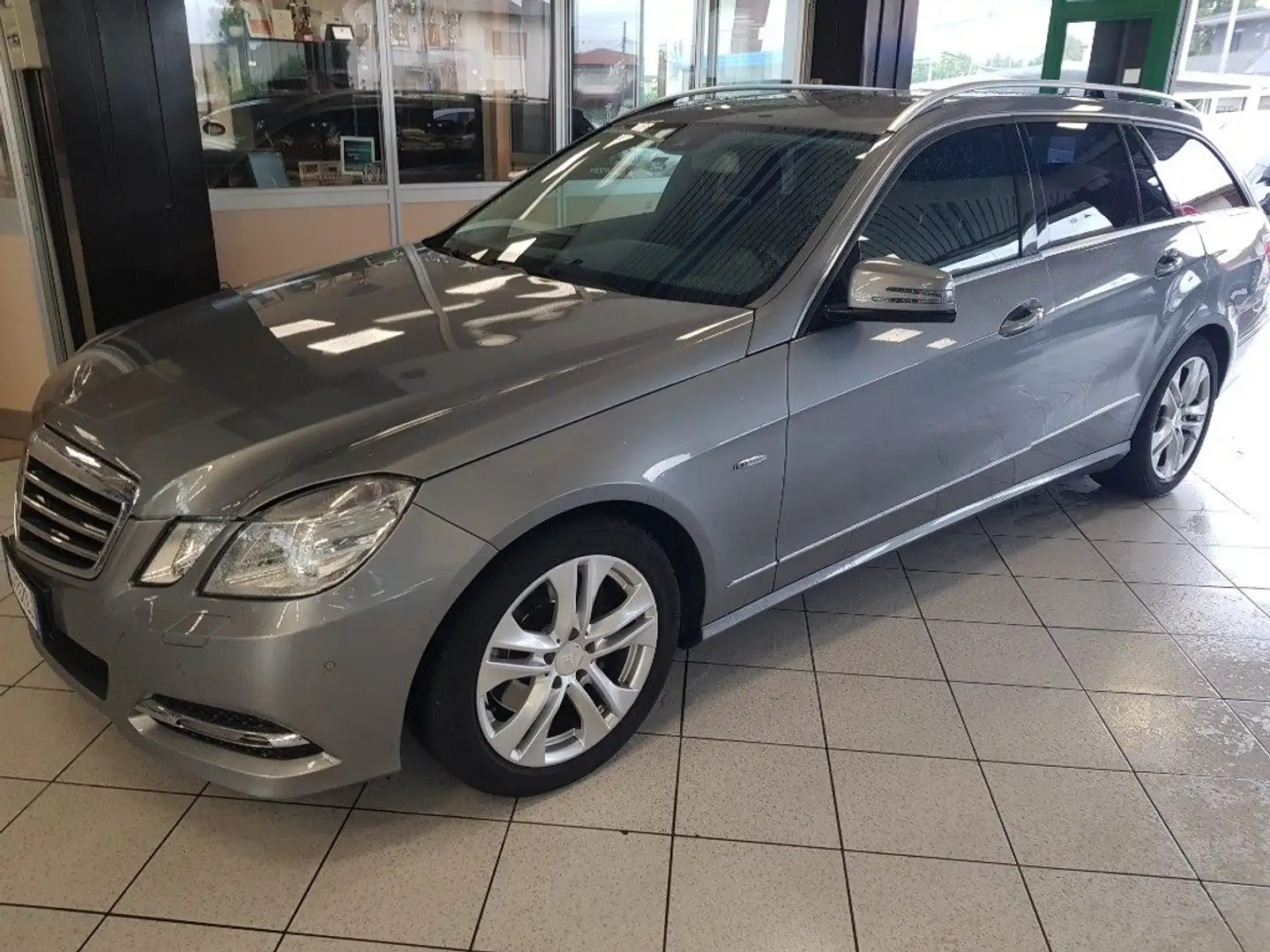 Mercedes-Benz E 250 CDI S.W. BlueEFFICIENCY Avantgarde 4 matic Gris - 1