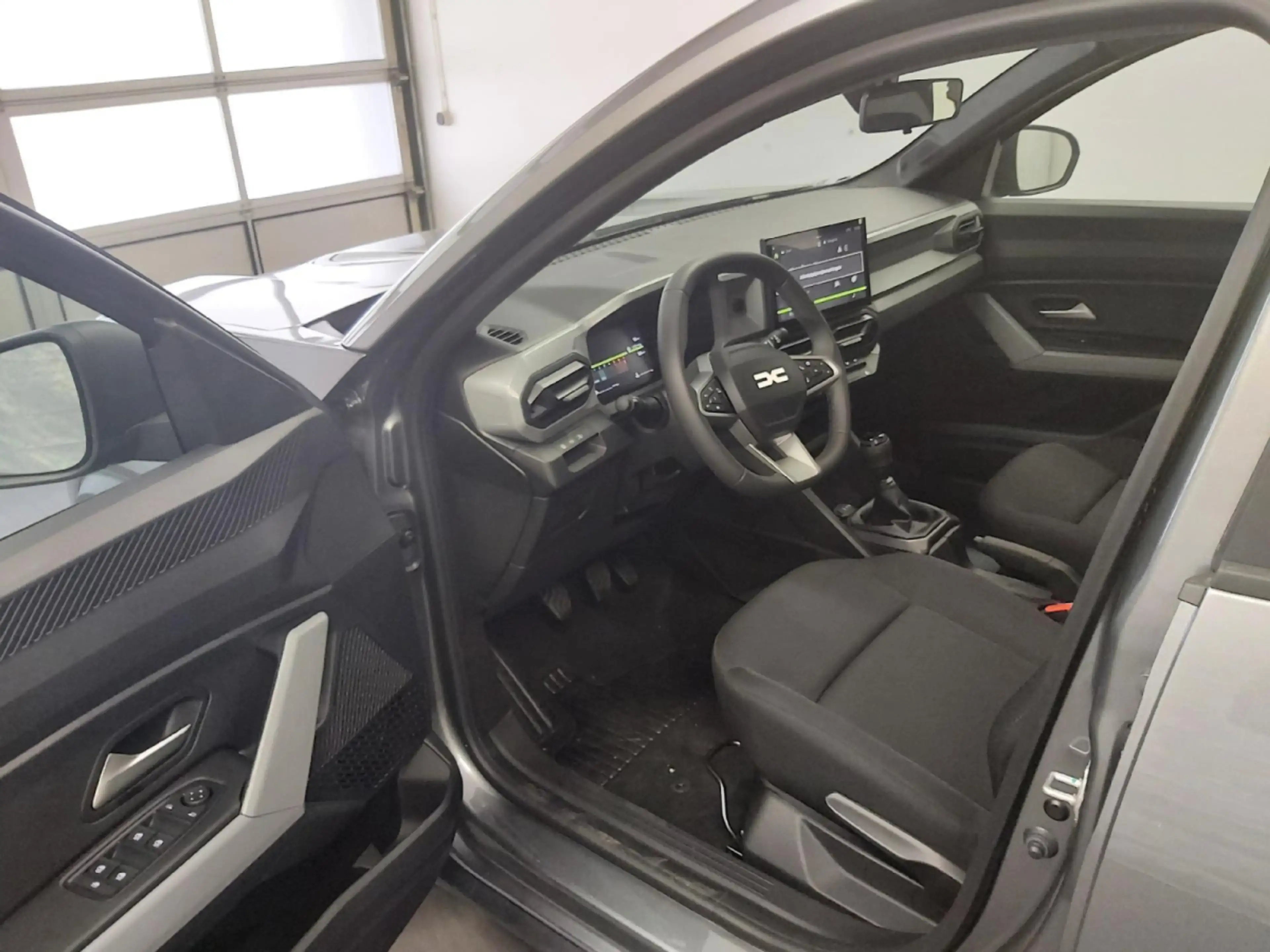 Dacia Bigster 1.2 Mild Hybrid 140 Essential — photo 7