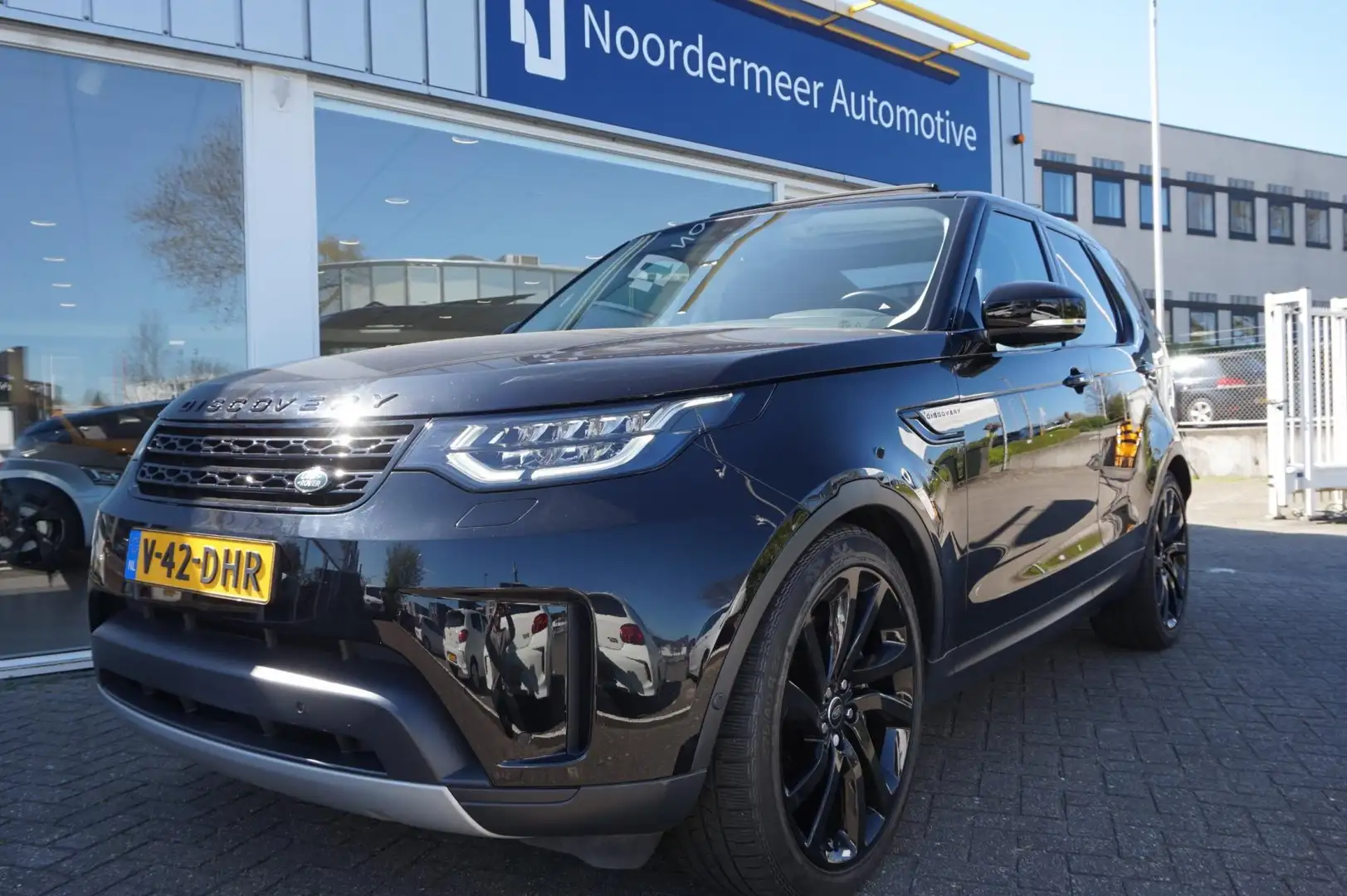 Land Rover Discovery 2.0 Sd4 HSE Luxury panoramadak / trekhaak / grijs Noir - 1