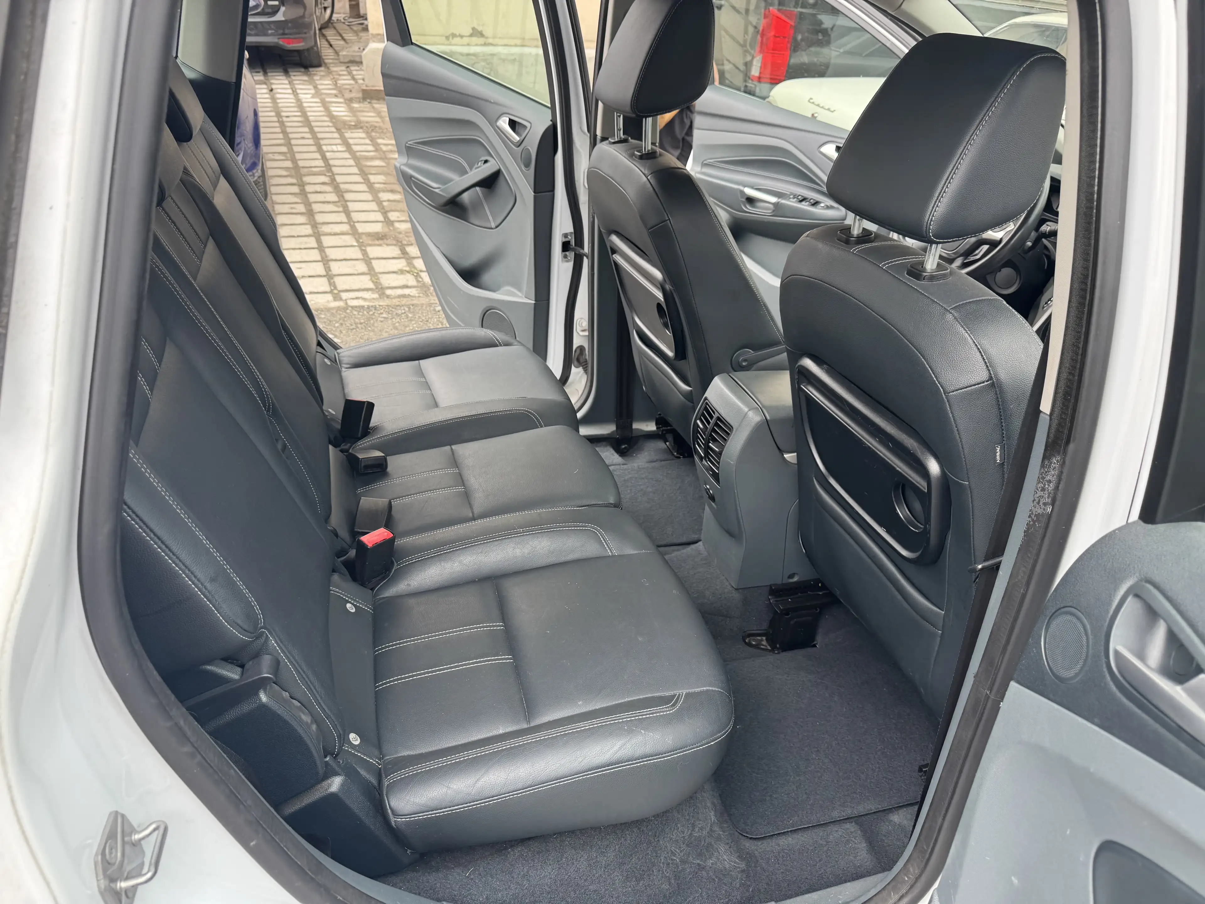 Ford C-Max Titanium — photo 12