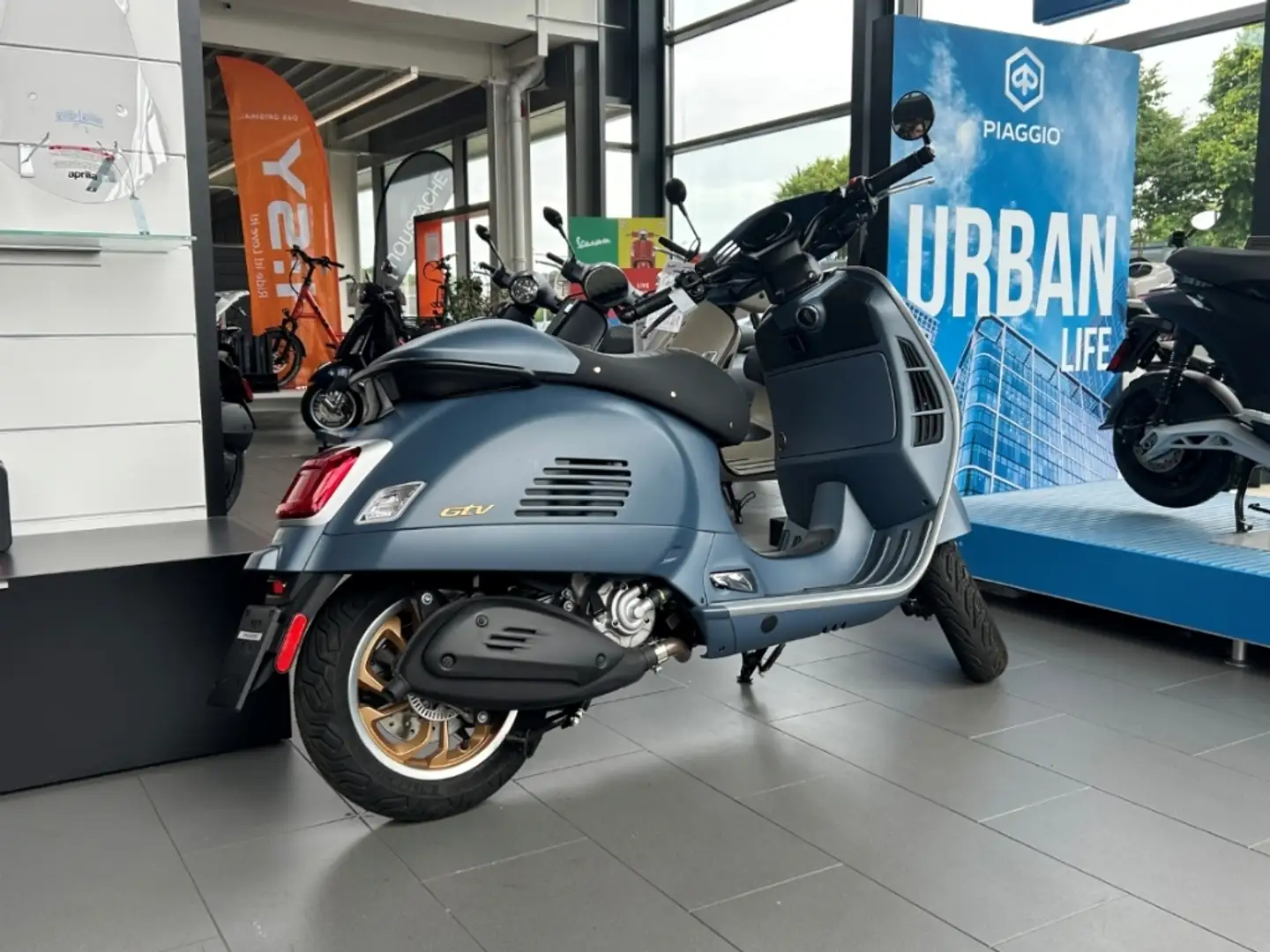 Vespa GTV 310 OFFICINA 8 Sondermodell Modrá - 2