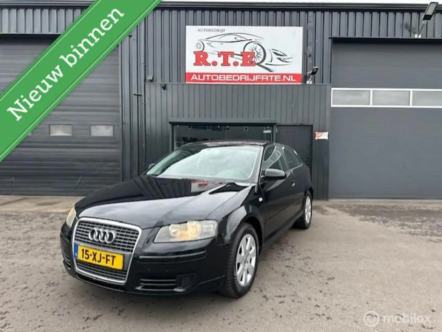 Audi A3 1.6 FSI Ambiente Zwart - 1