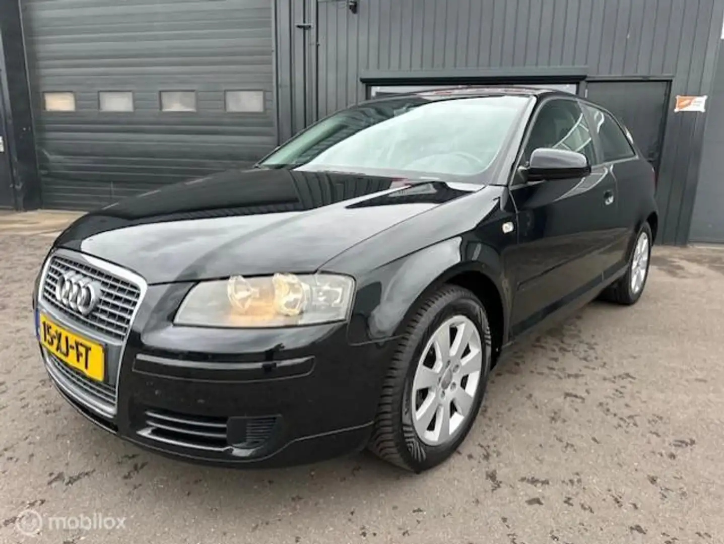 Audi A3 1.6 FSI Ambiente Zwart - 2