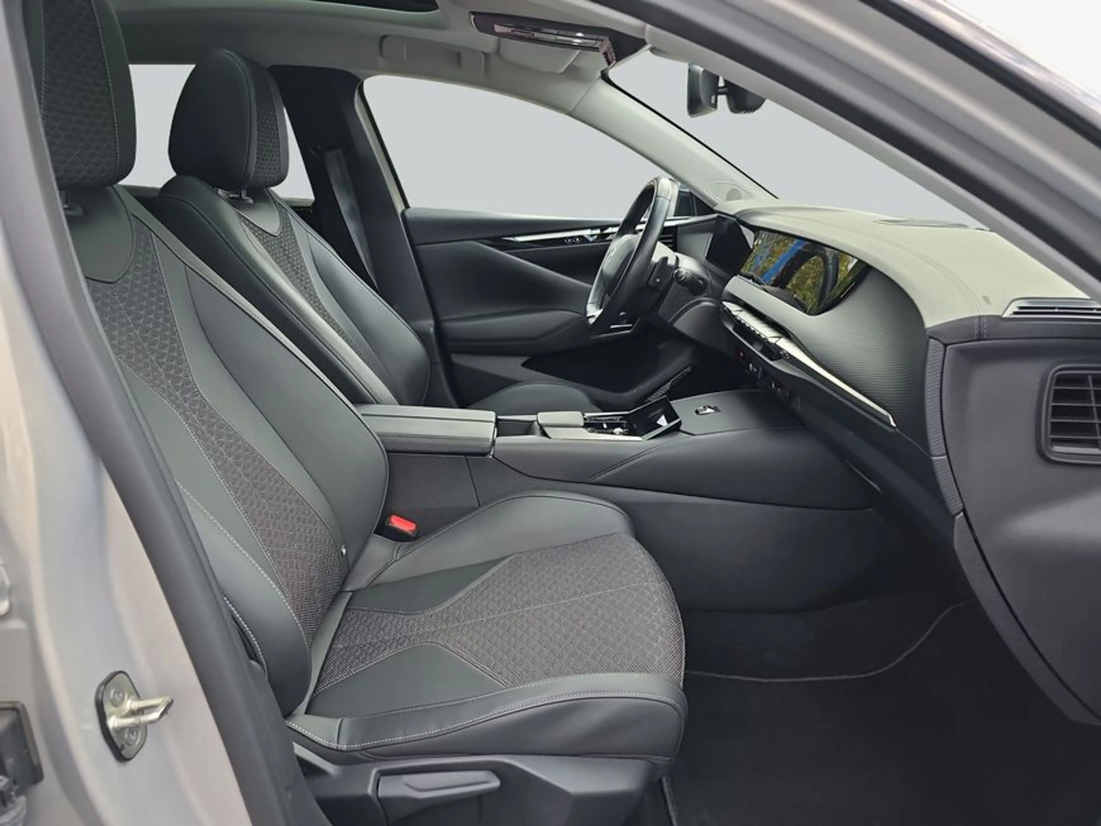 Citroen DS4 E-TENSE 225 TROCADERO RIVOLI + SCHIEBEDACH — photo 13