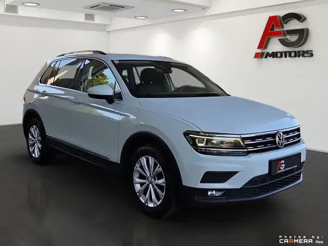 Volkswagen Tiguan view 3