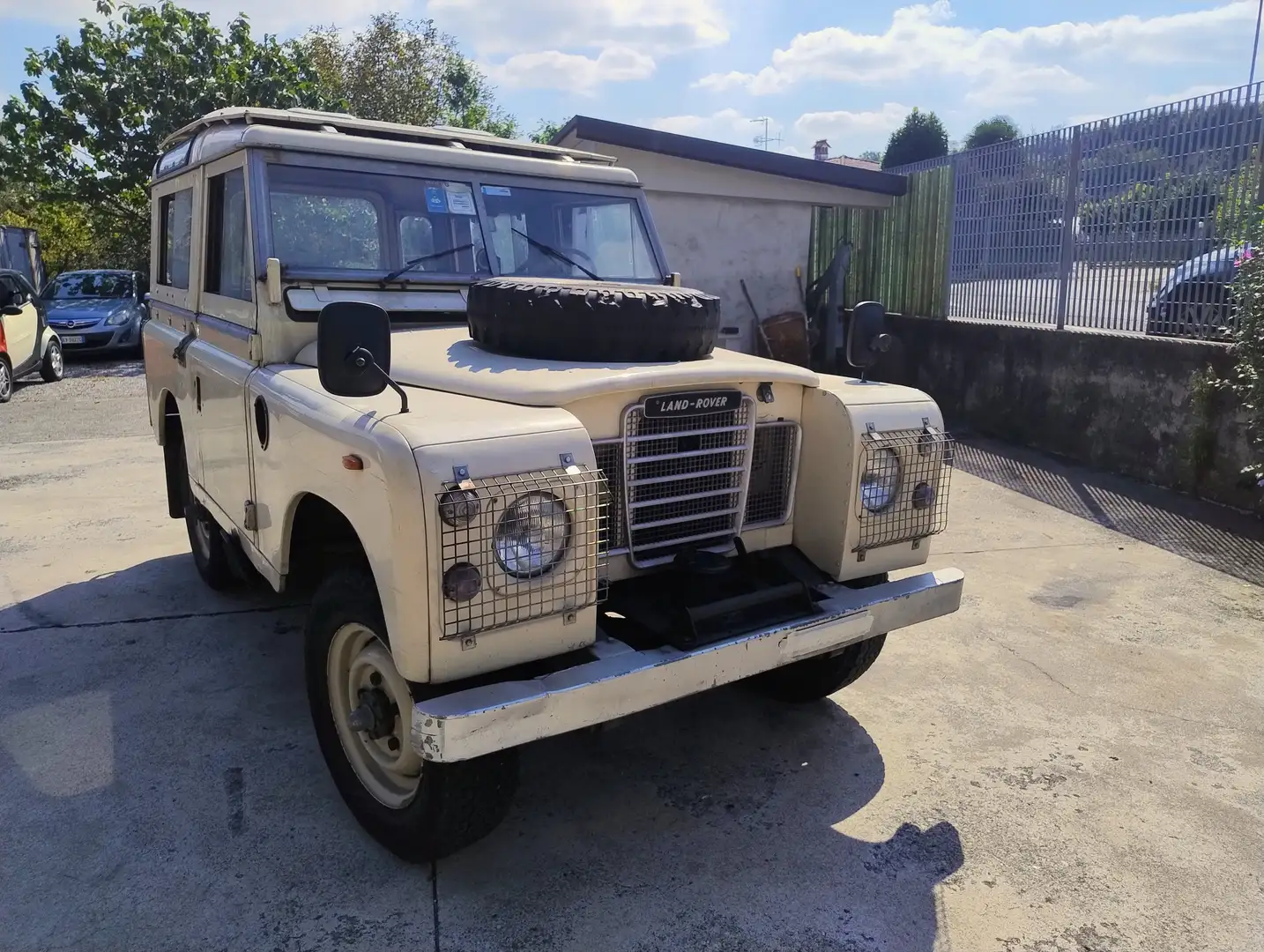 Land Rover Series 88 Beige - 2