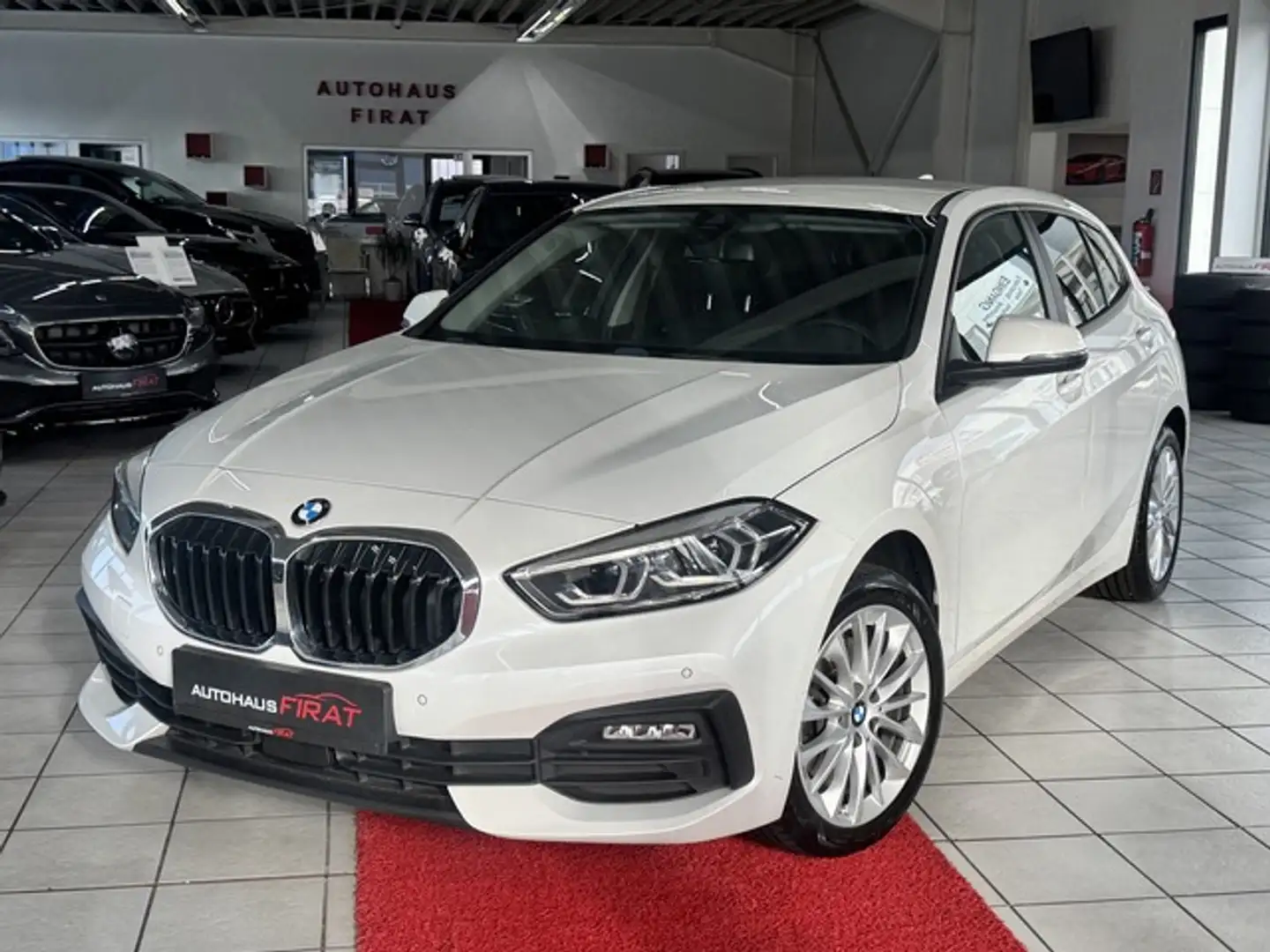 BMW 118 i Advantage°Navi°LED°CarPlay° Live Cockpit Blanc - 1