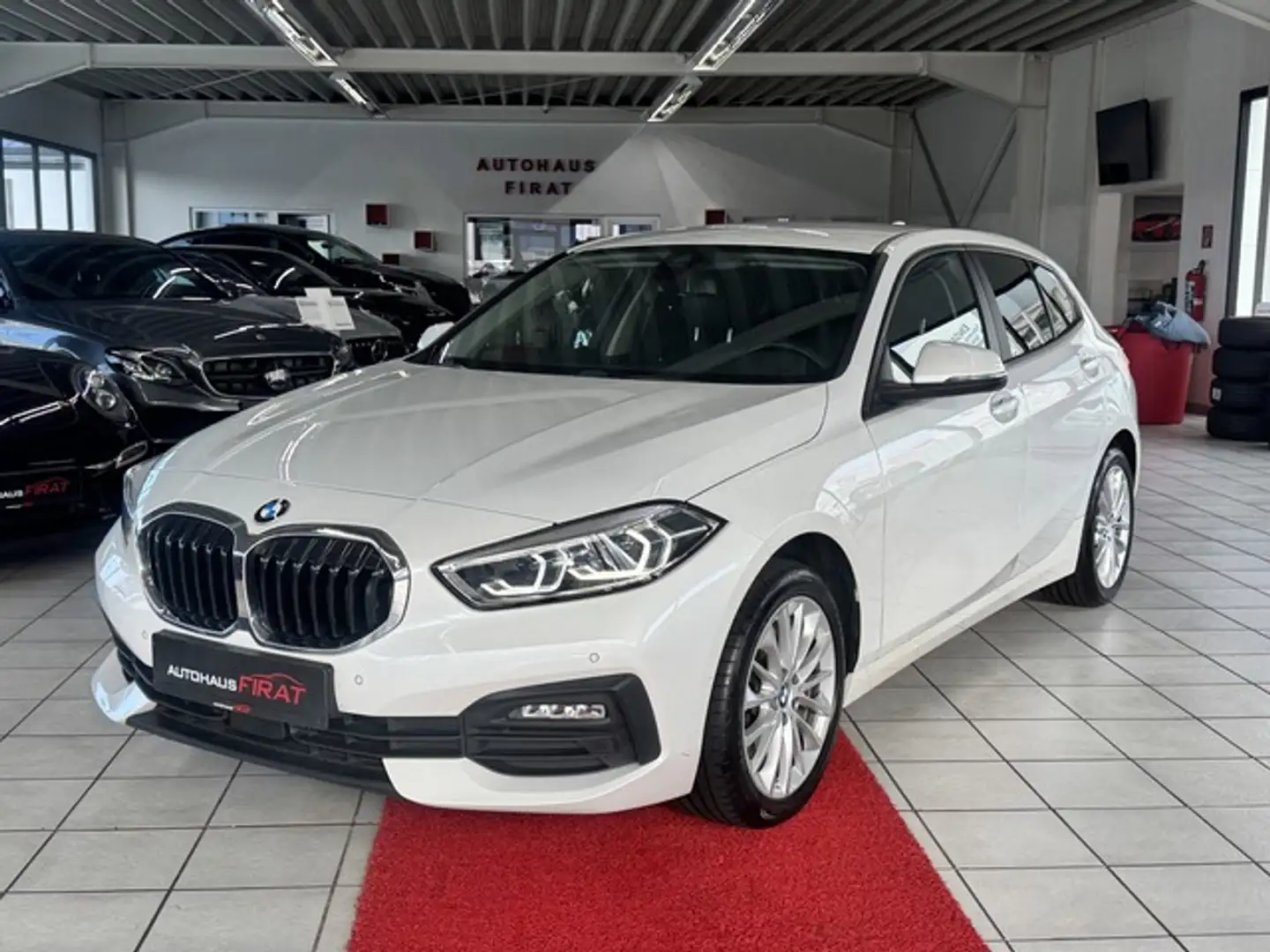 BMW 118 i Advantage°Navi°LED°CarPlay° Live Cockpit Blanc - 2