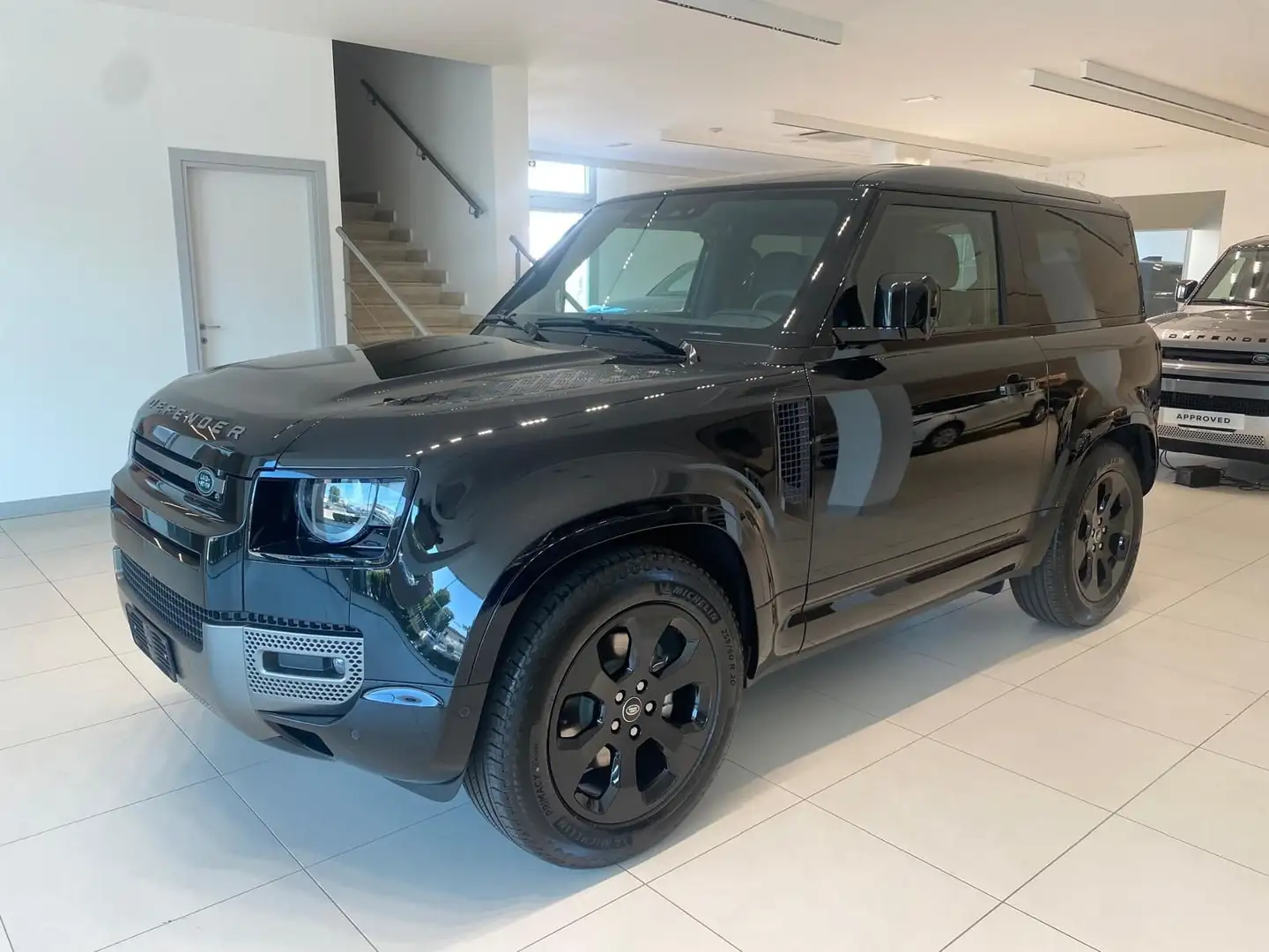 Land Rover Defender 90 3.0D I6 200 CV AWD Auto X-Dynamic SE Zwart - 1