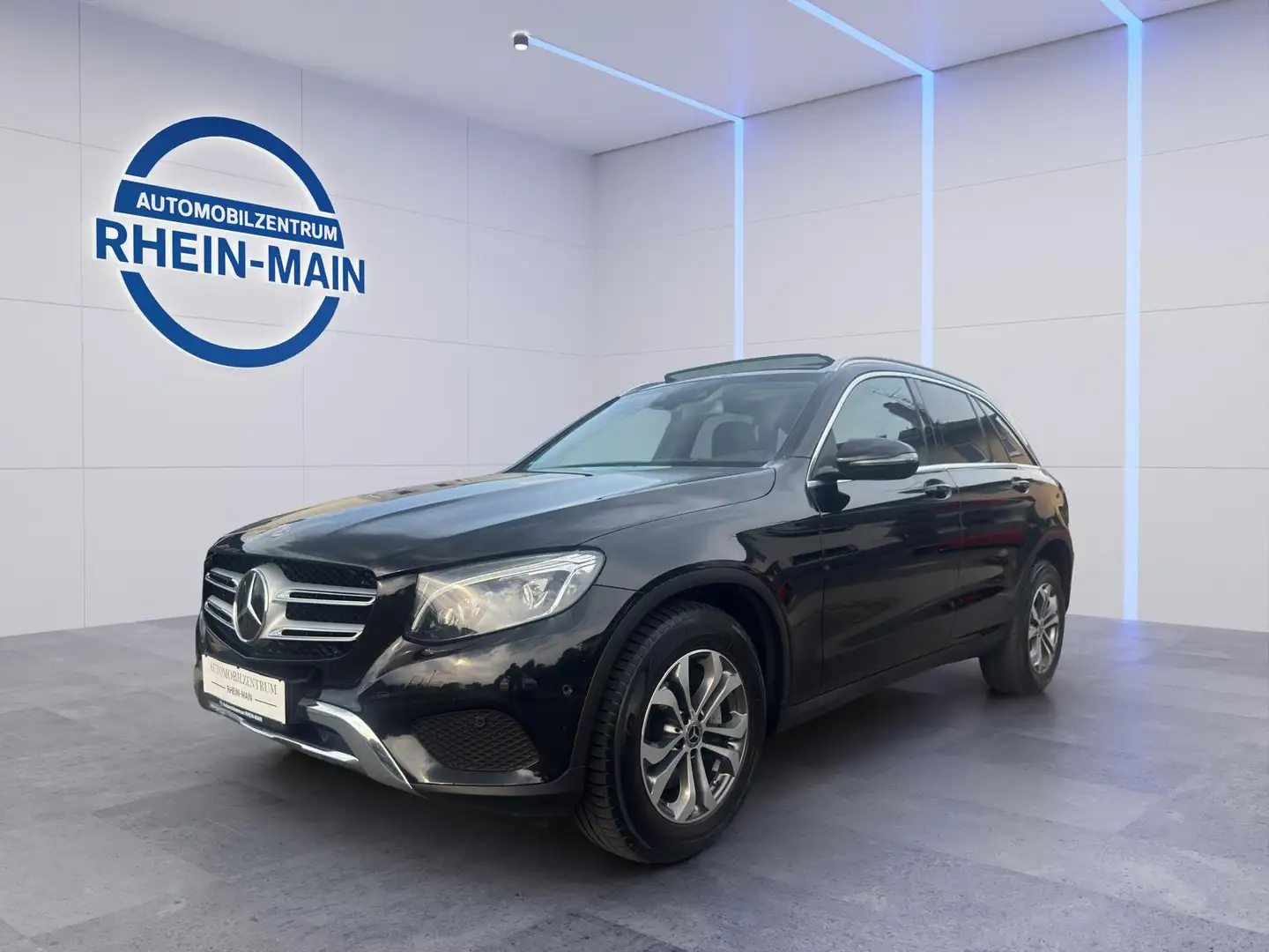 Mercedes-Benz GLC 220 d 4Matic AMG Line PANO DISTR LENK LANE BLIND Schwarz - 1