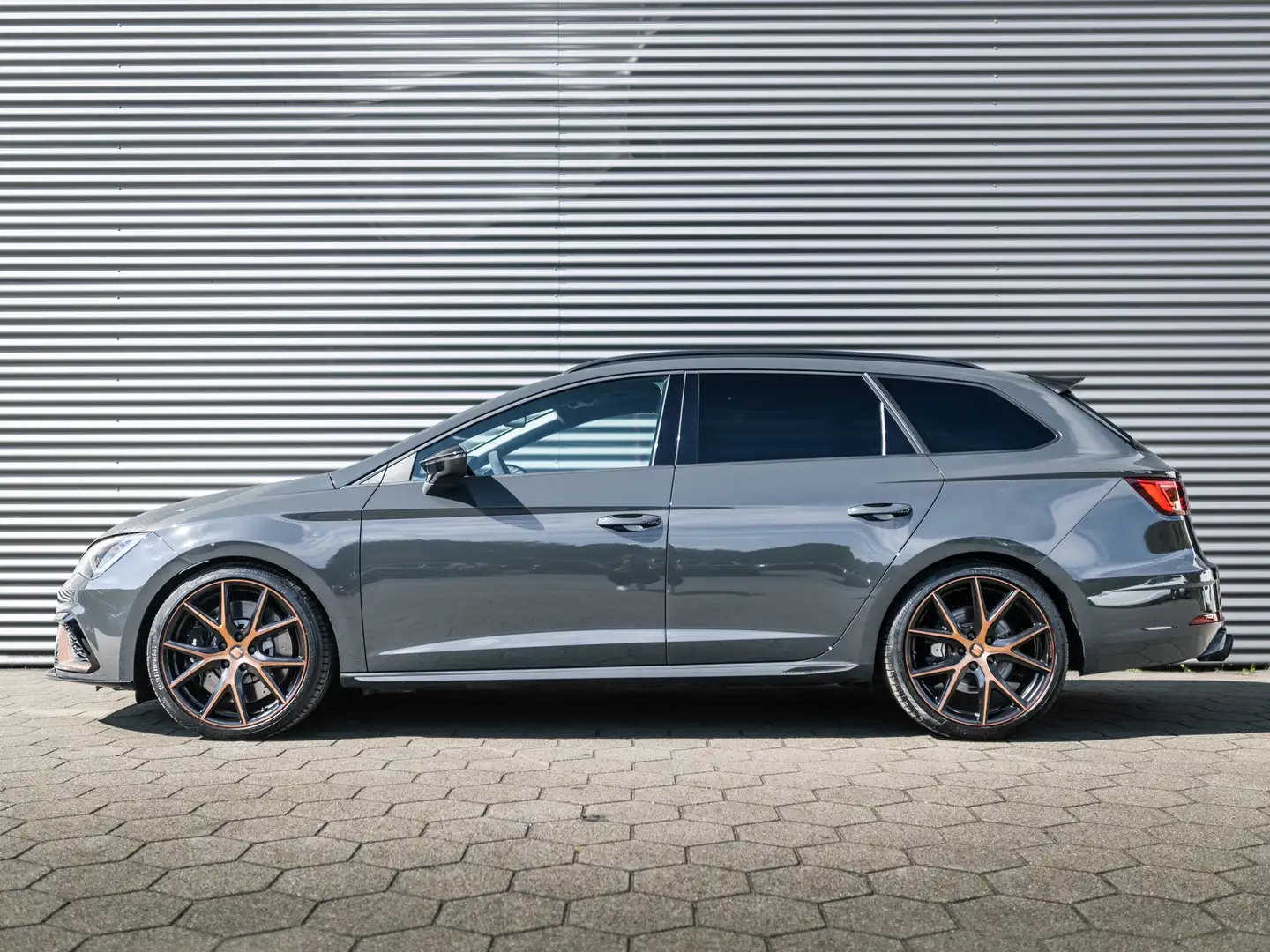 SEAT Leon ST 2.0 TSI 4DRIVE CUPRA R BLACKNESS GREY CARBON Gris - 2