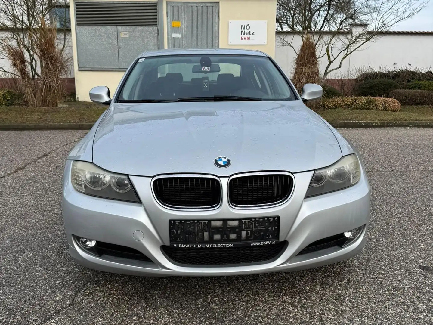 BMW 318 318d Grau - 2