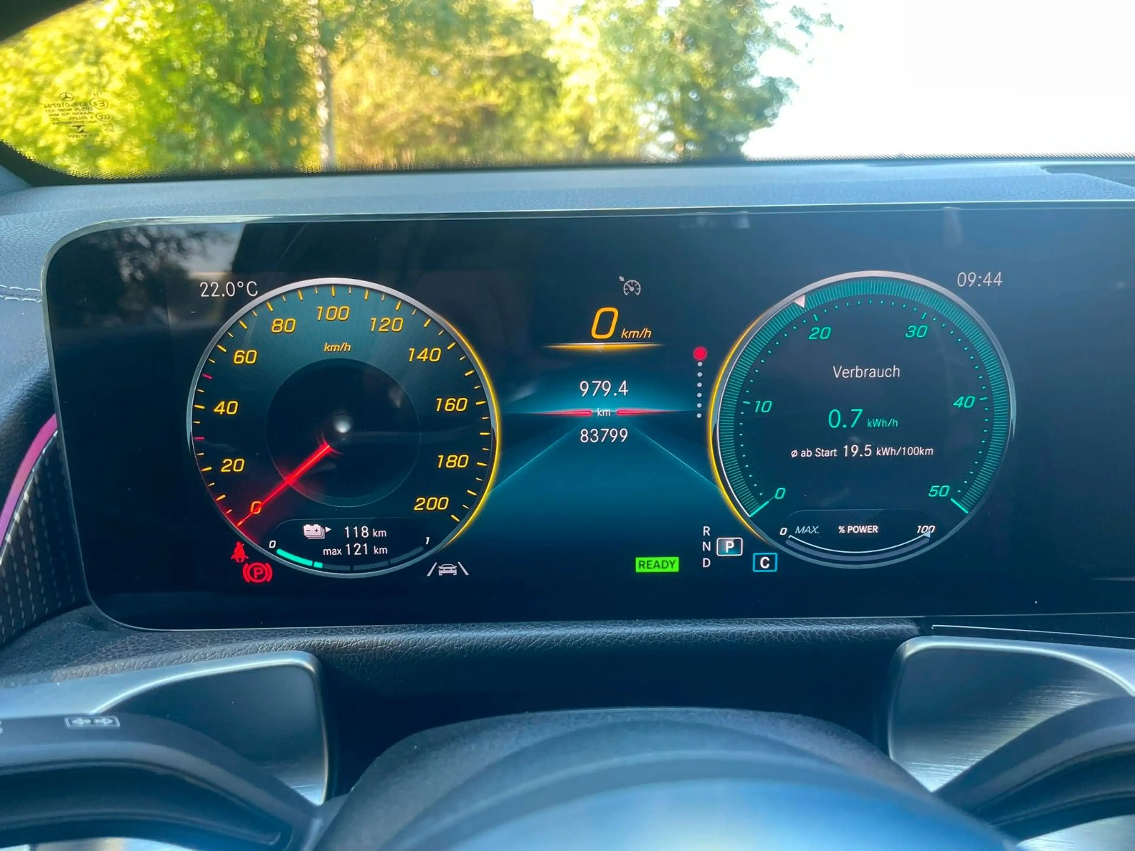 Mercedes-Benz EQB 300 4Matic Electric Art/LED/Leder/SHZ/19" — photo 11