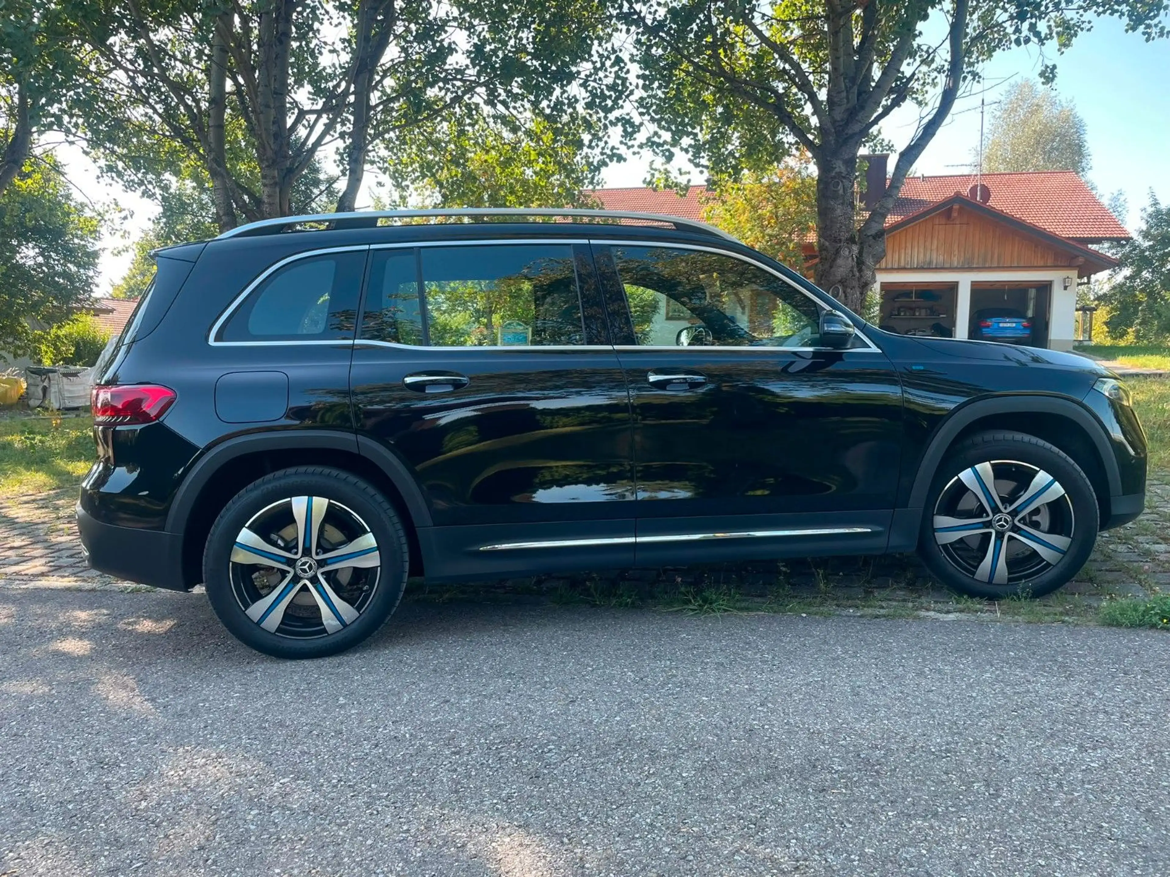 Mercedes-Benz EQB 300 4Matic Electric Art/LED/Leder/SHZ/19" — photo 8