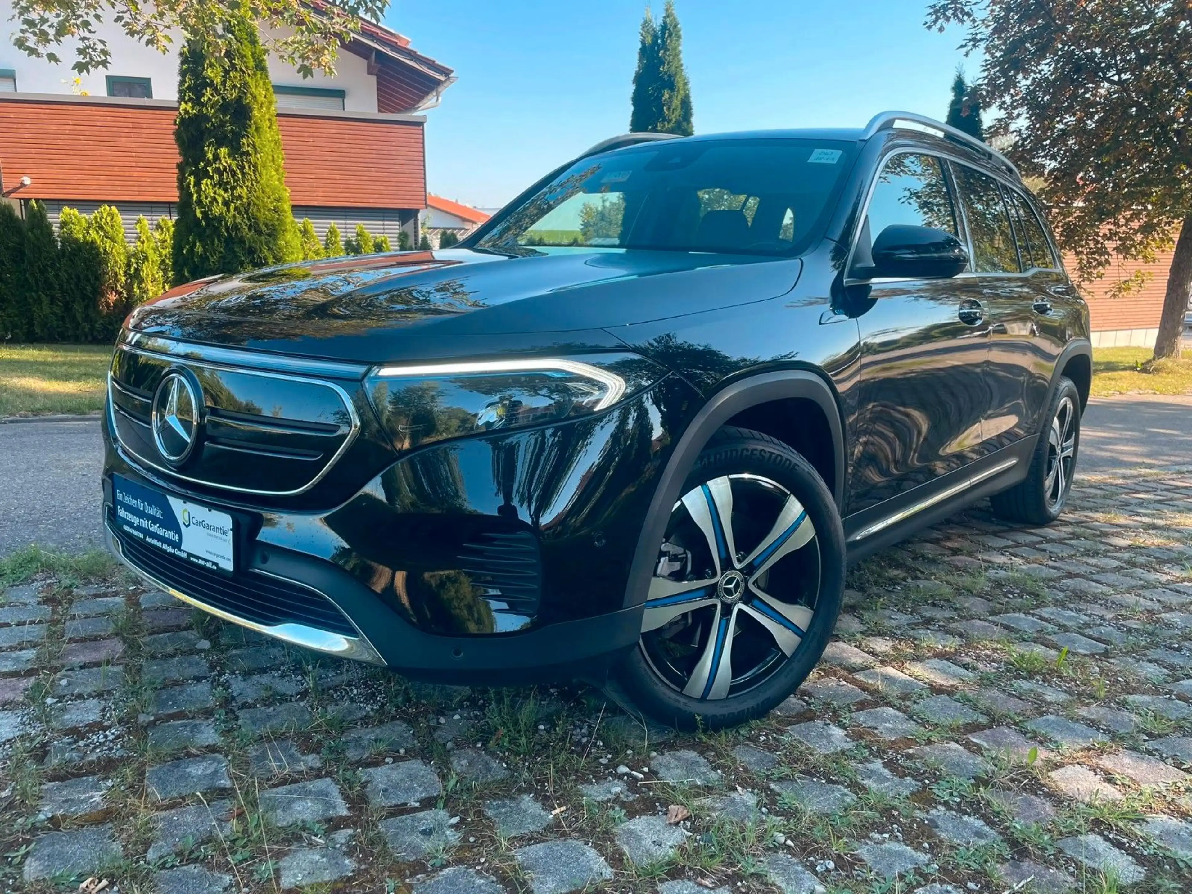 Mercedes-Benz EQB 300 4Matic Electric Art/LED/Leder/SHZ/19"