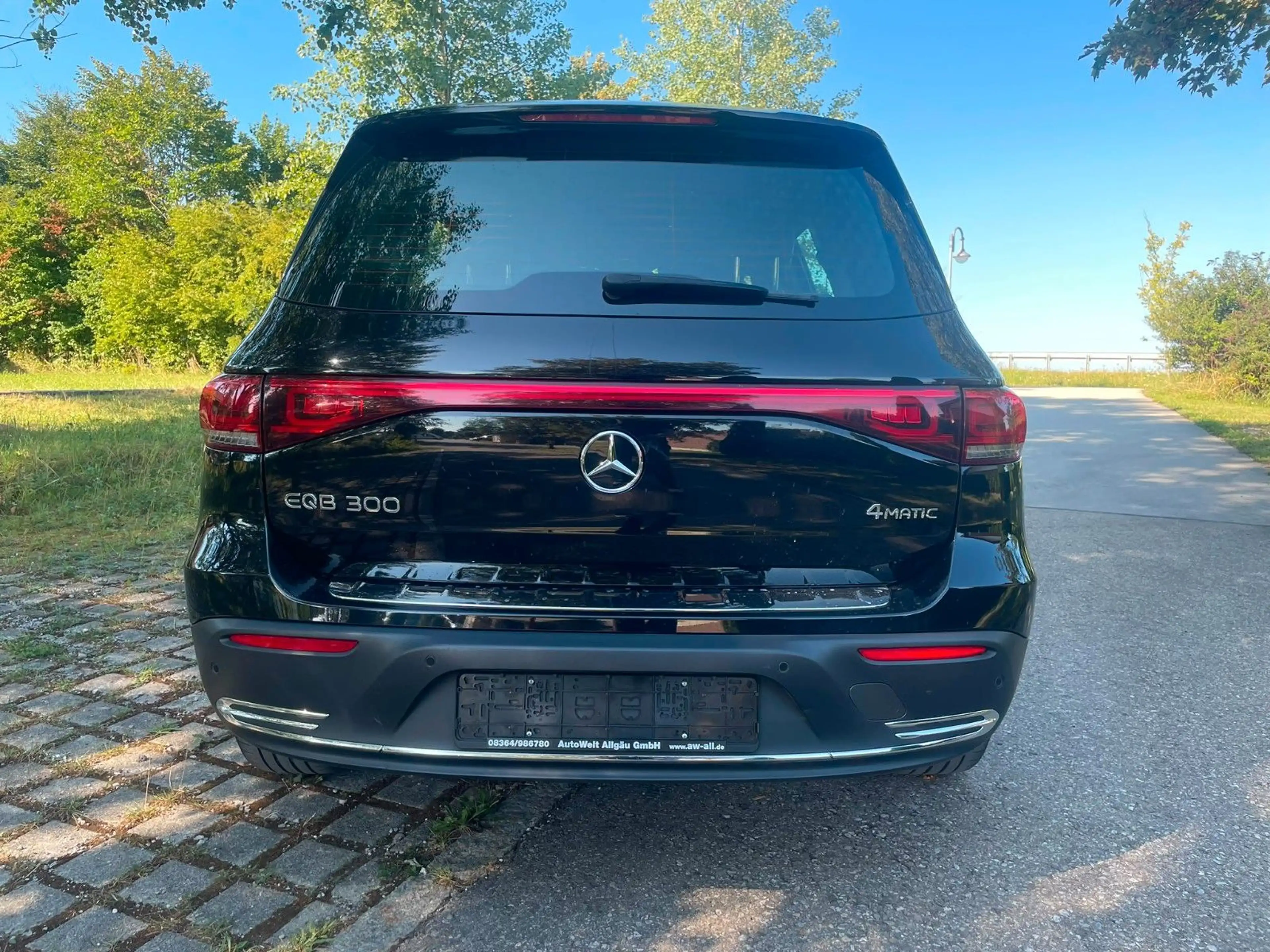 Mercedes-Benz EQB 300 4Matic Electric Art/LED/Leder/SHZ/19" — photo 6