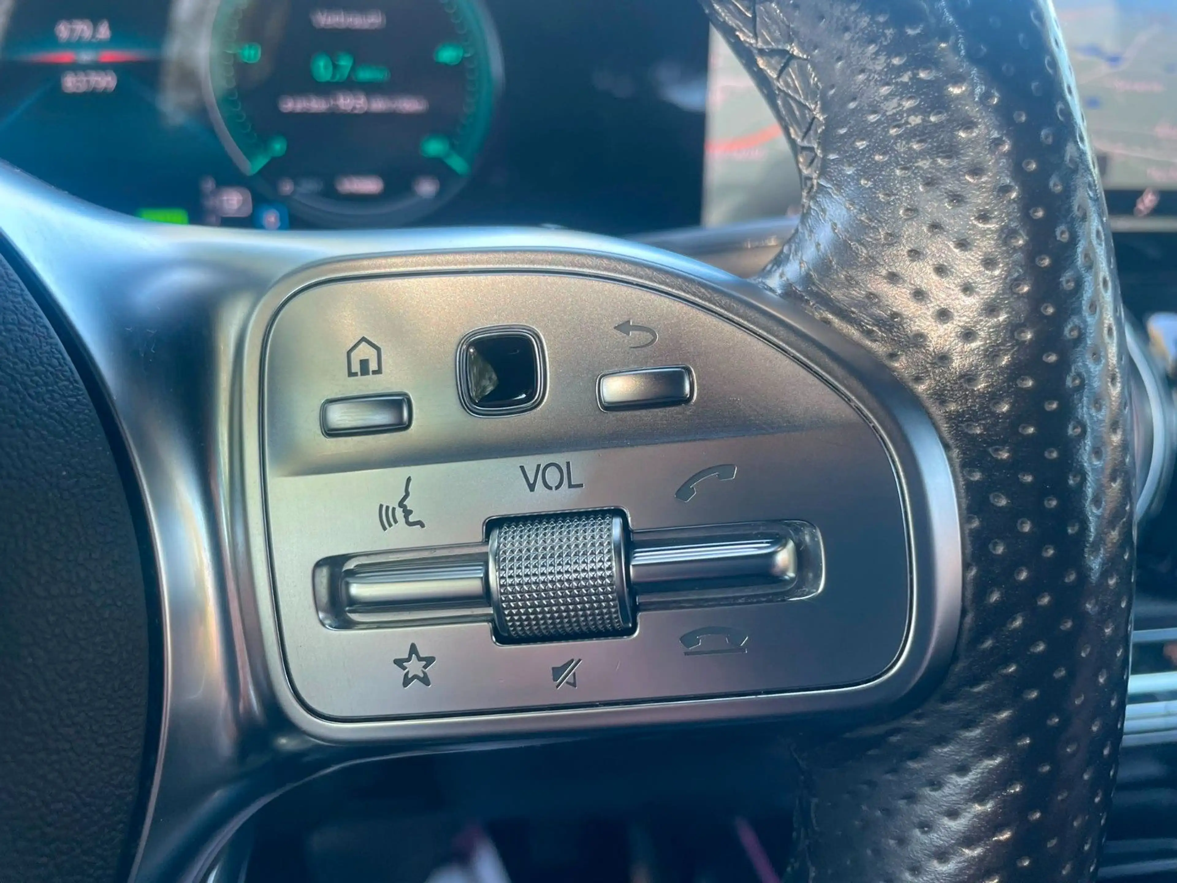 Mercedes-Benz EQB 300 4Matic Electric Art/LED/Leder/SHZ/19" — photo 12