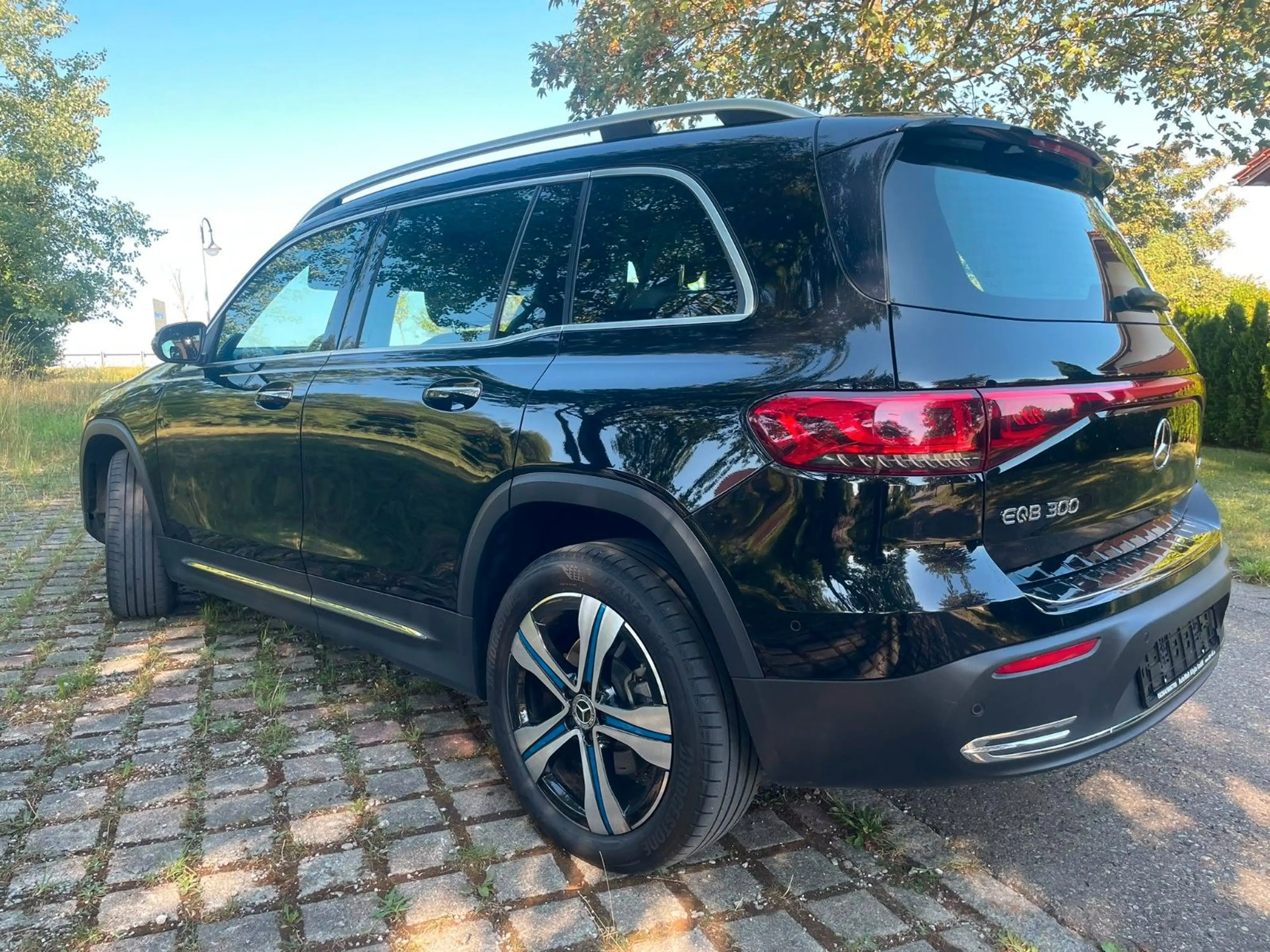 Mercedes-Benz EQB 300 4Matic Electric Art/LED/Leder/SHZ/19" — photo 5