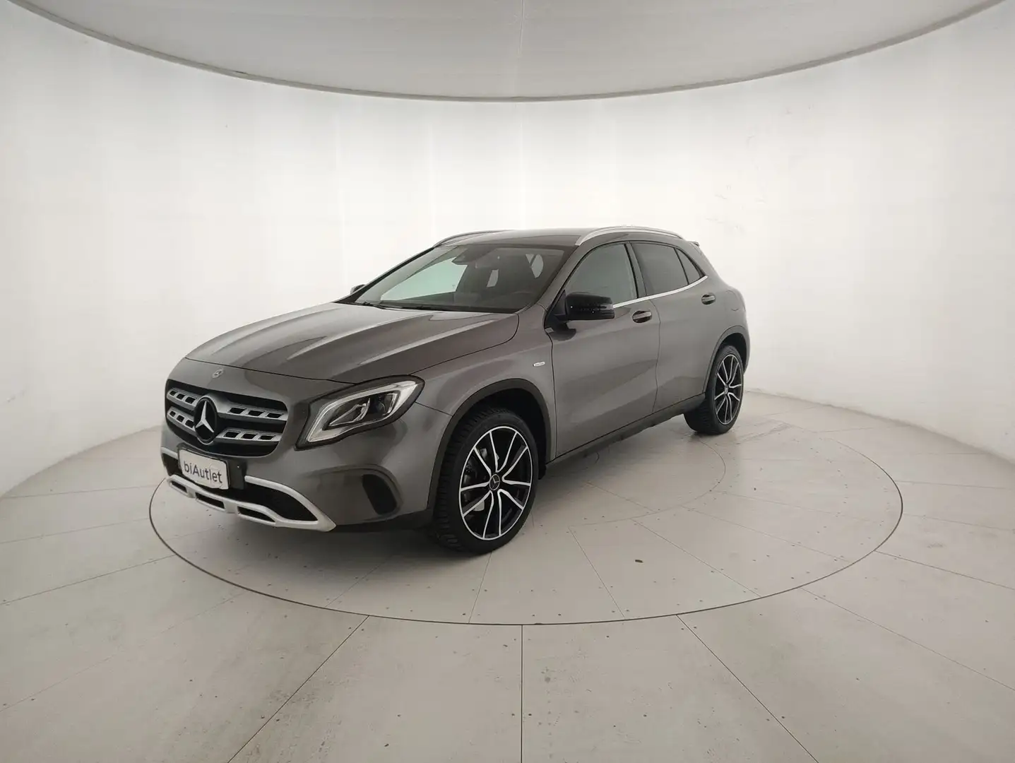 Mercedes-Benz GLA 180 180 Premium auto Grigio - 1