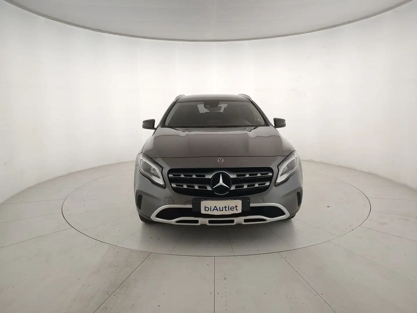 Mercedes-Benz GLA 180 180 Premium auto Grigio - 2