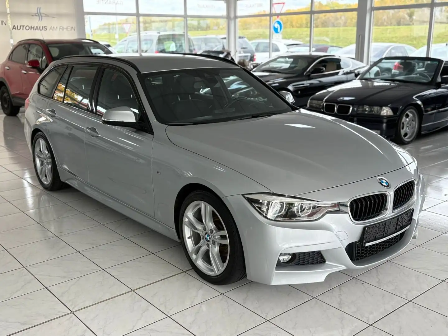 BMW 320 d M-Sportpaket+Navi+Leder+LED+Tempomat+94TKM! Silber - 1