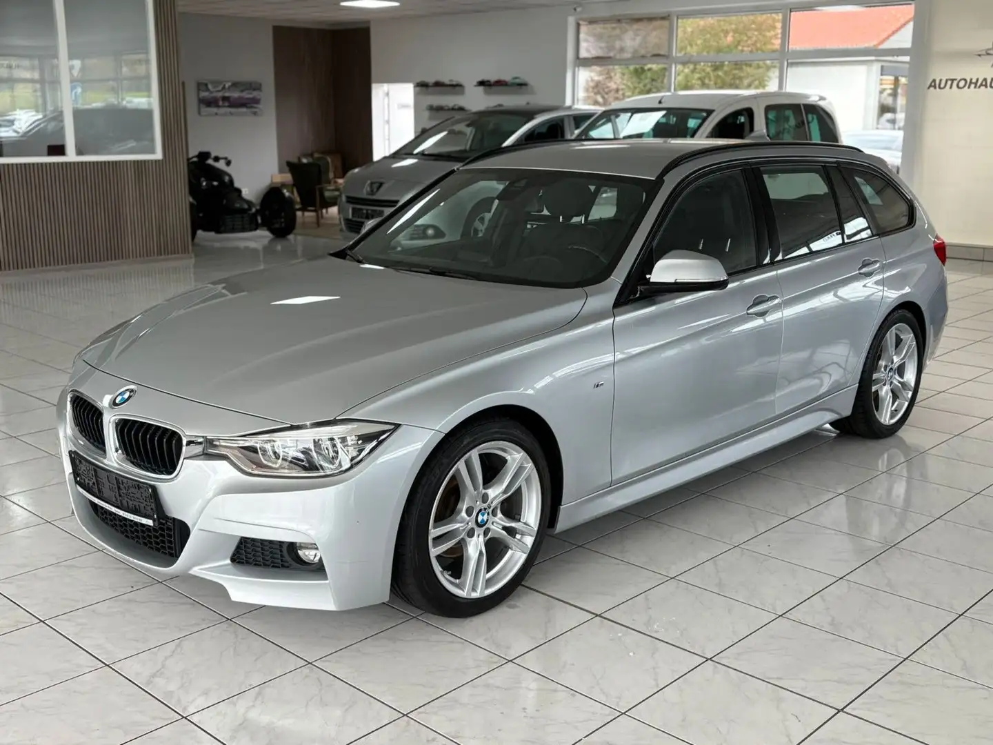 BMW 320 d M-Sportpaket+Navi+Leder+LED+Tempomat+94TKM! Silber - 2