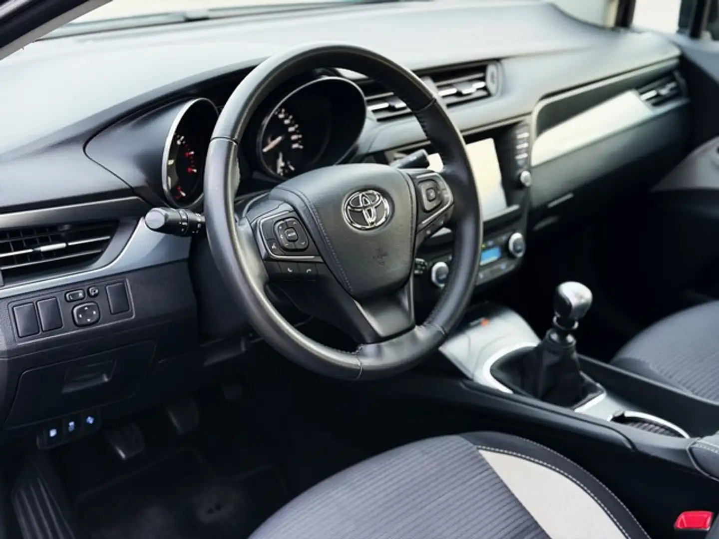Toyota Avensis 140 Advance Gris - 2