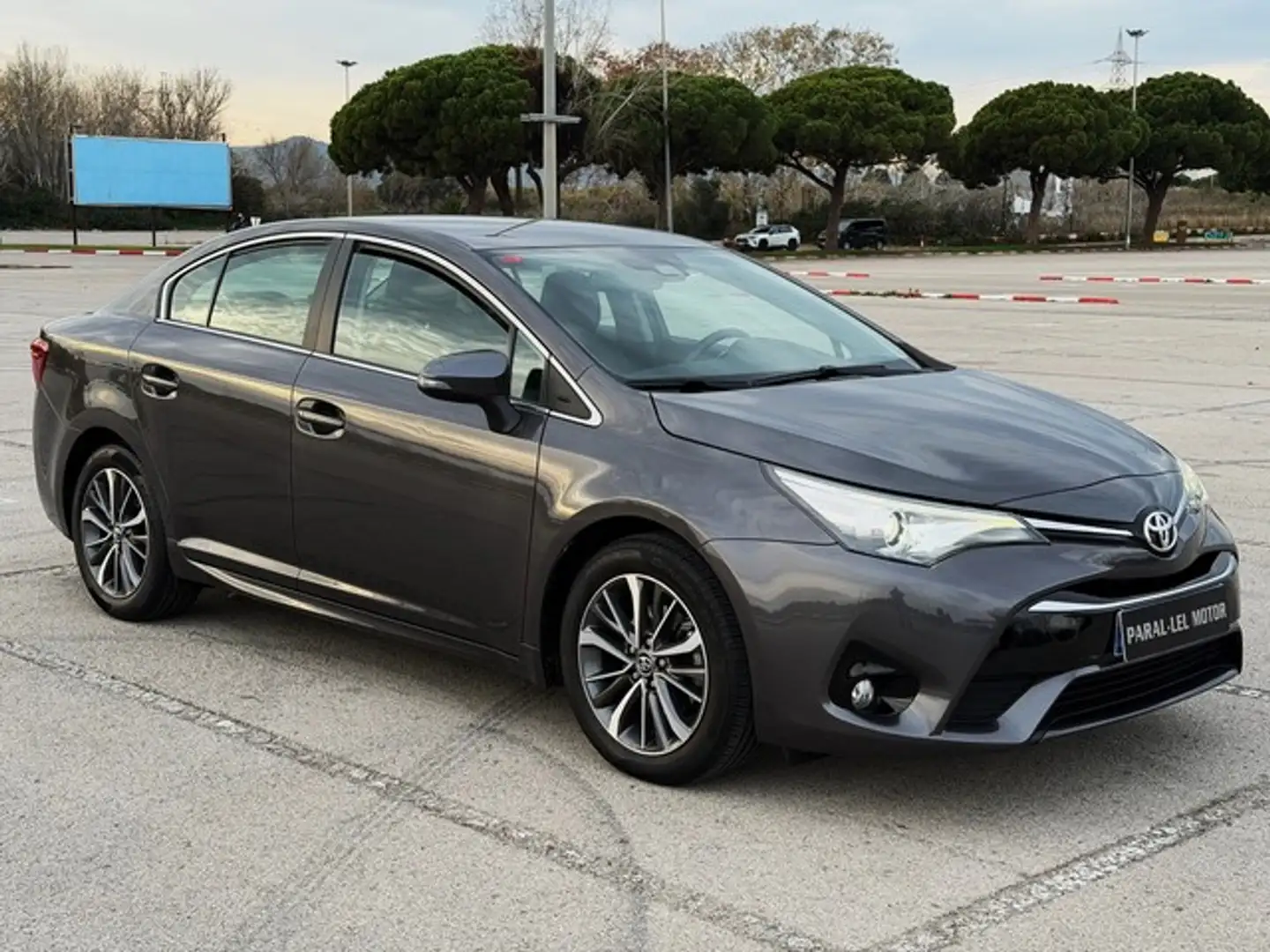 Toyota Avensis 140 Advance Gris - 1