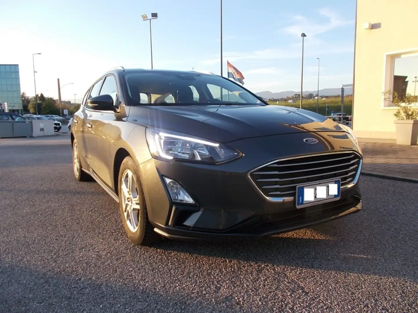 Ford Focus 1.5 EcoBlue 120 CV automatico SW Active Co-Pilot Grigio - 2