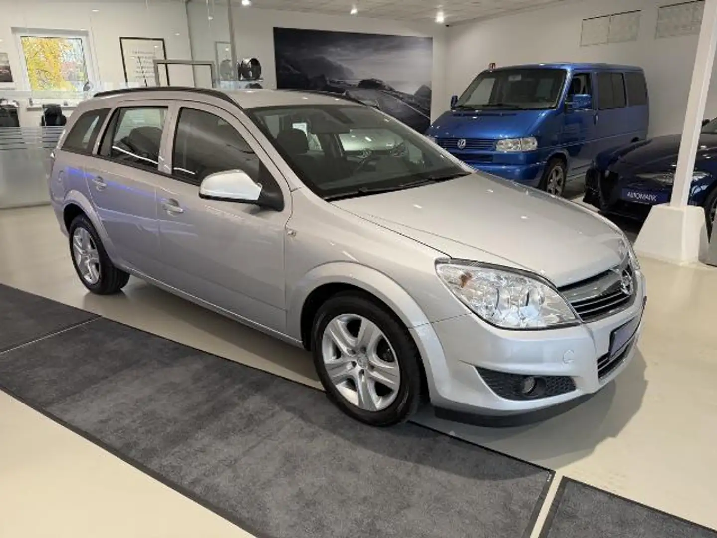 Opel Astra 1.6 Caravan Edition Srebrny - 2