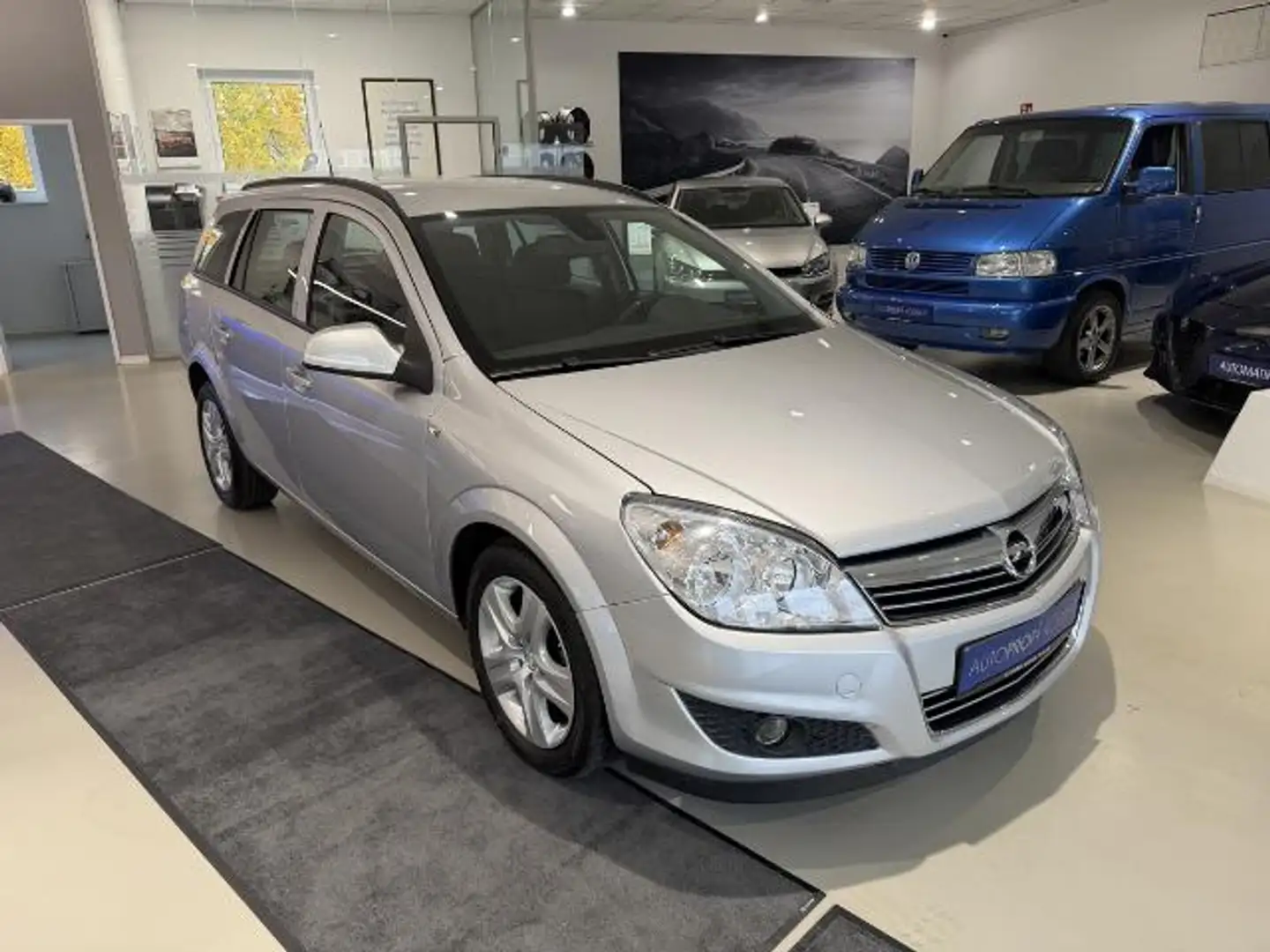 Opel Astra 1.6 Caravan Edition Srebrny - 1