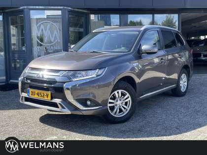 Mitsubishi Outlander 2.4 PHEV Pure 4WD Facelift | Camera | Trekhaak | A