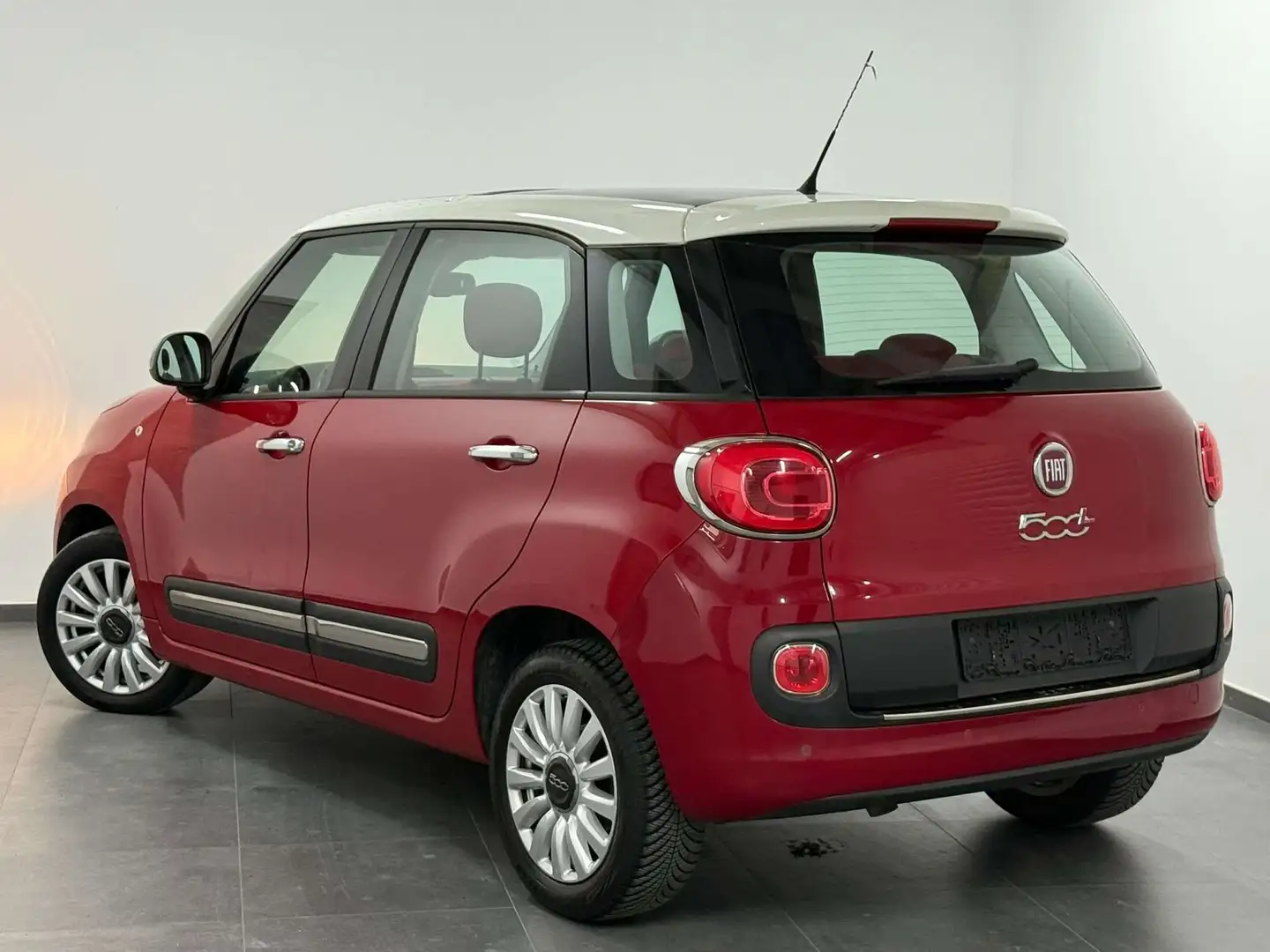 Fiat 500L 1.6 Multijet - Airco - Toit Pano - Carnet Rouge - 2