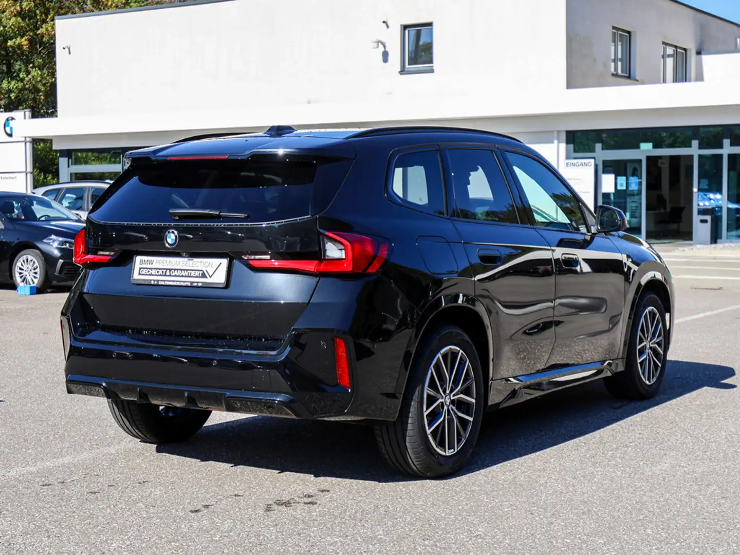 BMW X1 sDrive 20i M-Sport PANO AHK 360° ACC HUD Zwart - 2