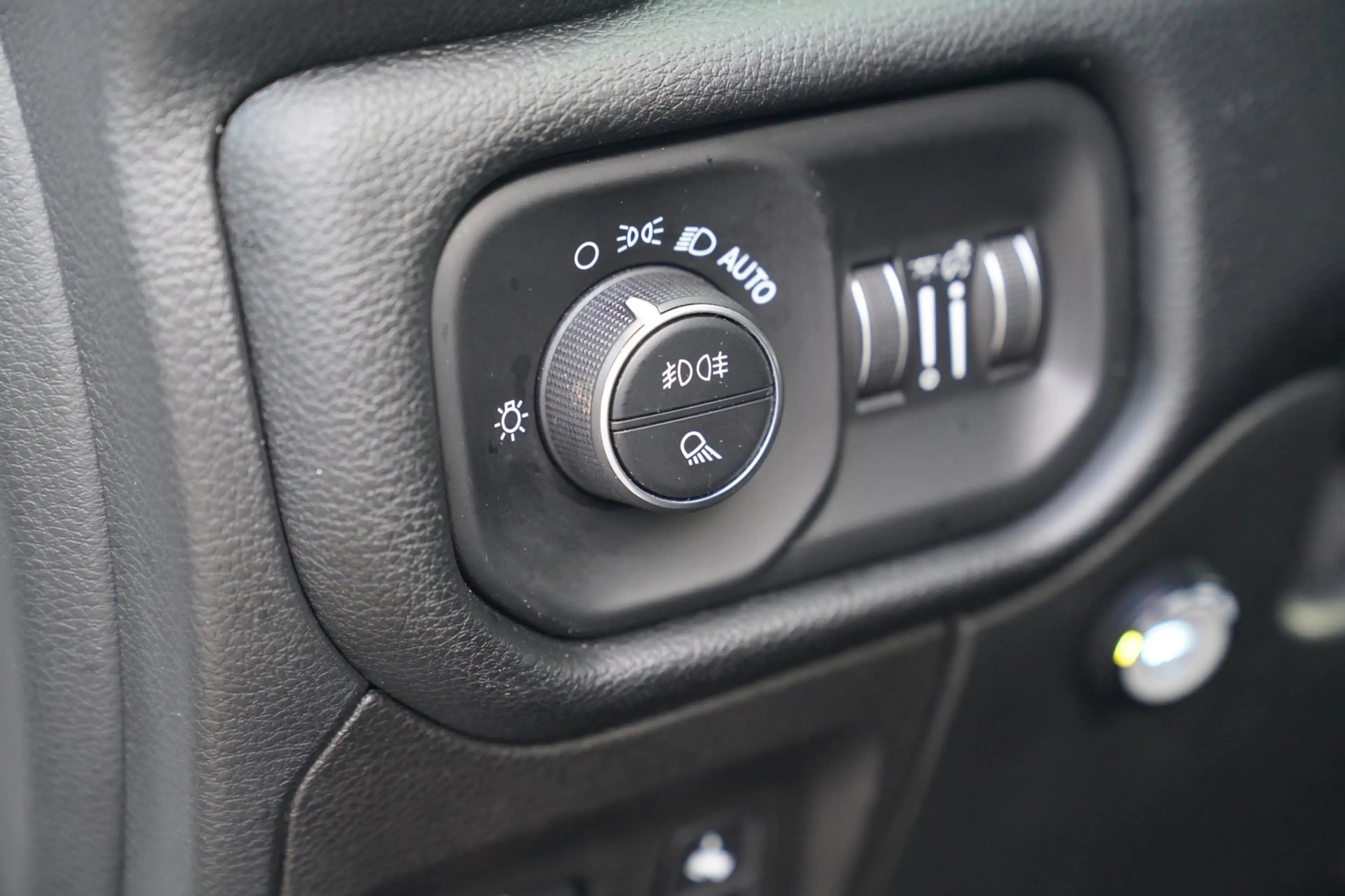 Dodge RAM 1500 5.7 V8 4x4 Crew Cab Longhorn Laramie | Stoelk — photo 49