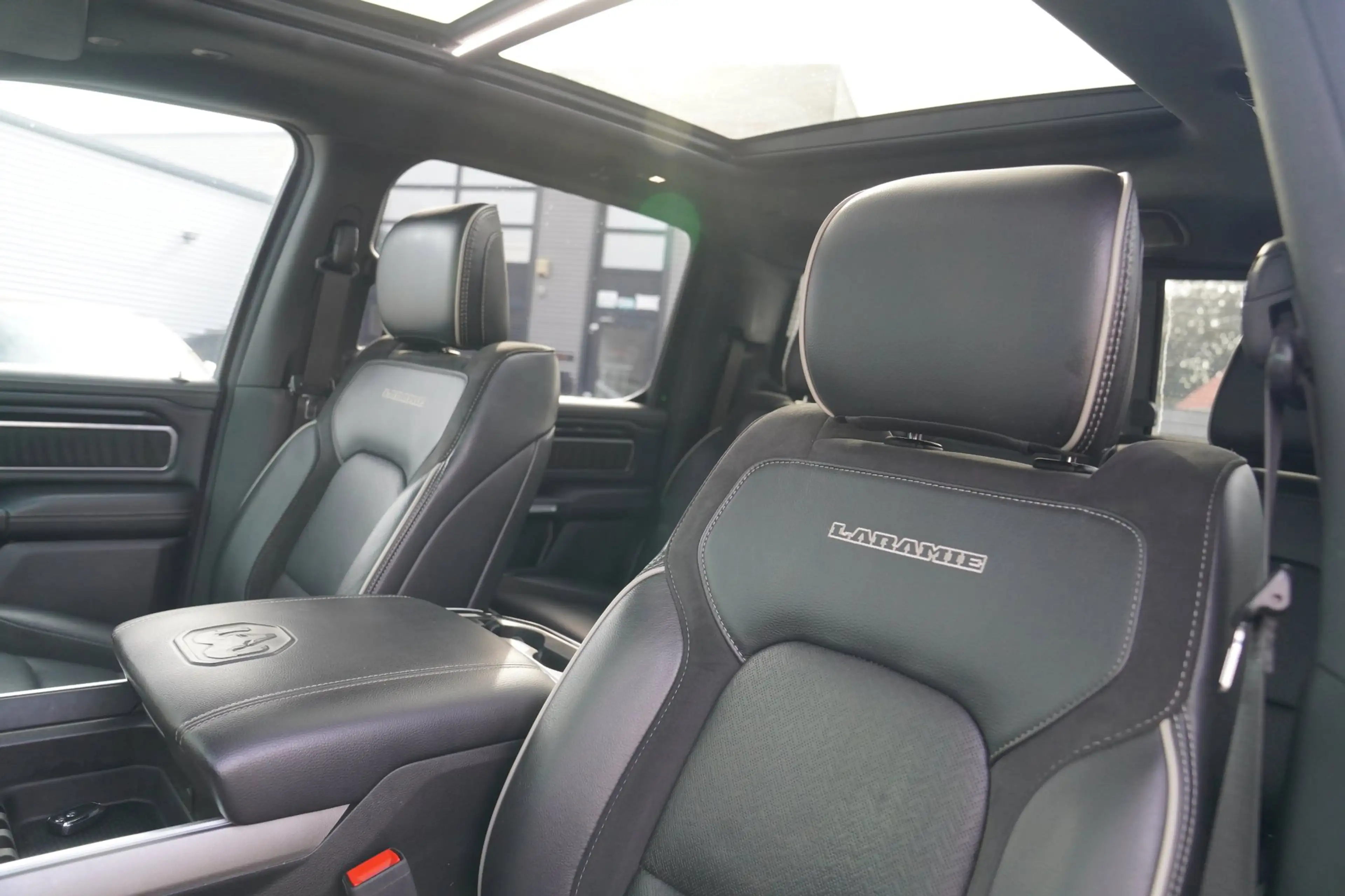 Dodge RAM 1500 5.7 V8 4x4 Crew Cab Longhorn Laramie | Stoelk — photo 4