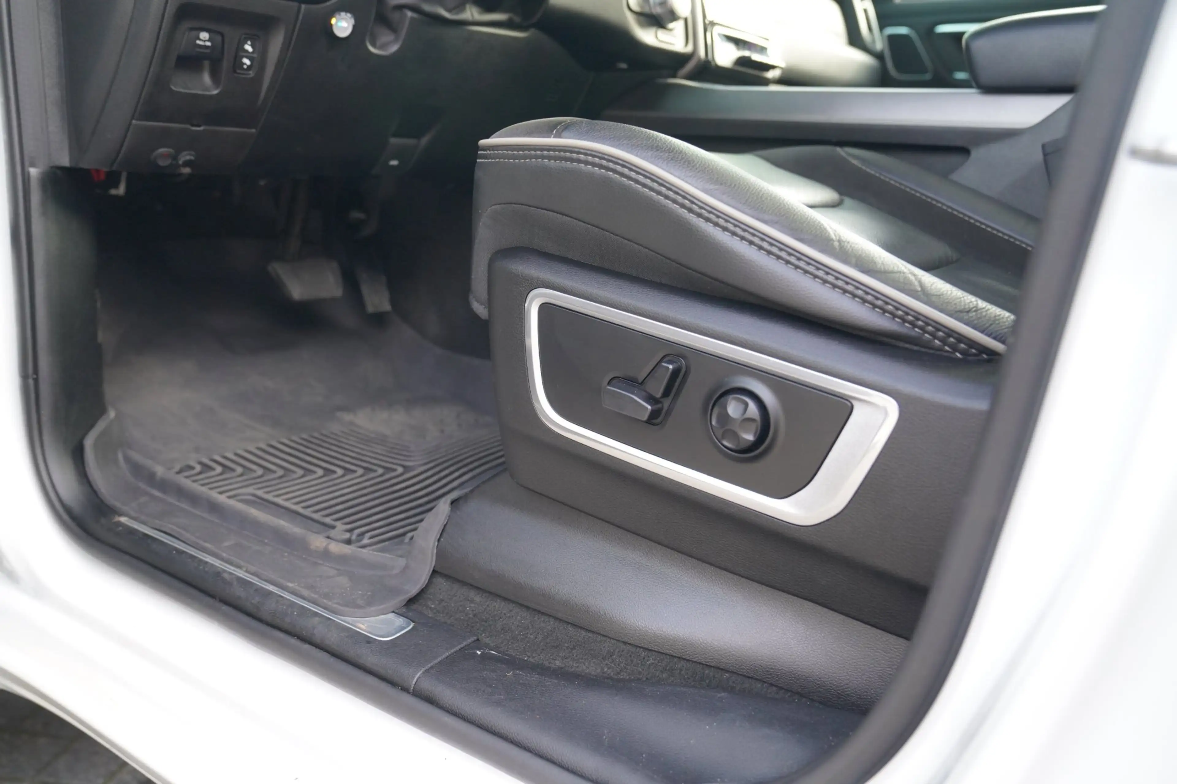 Dodge RAM 1500 5.7 V8 4x4 Crew Cab Longhorn Laramie | Stoelk — photo 48